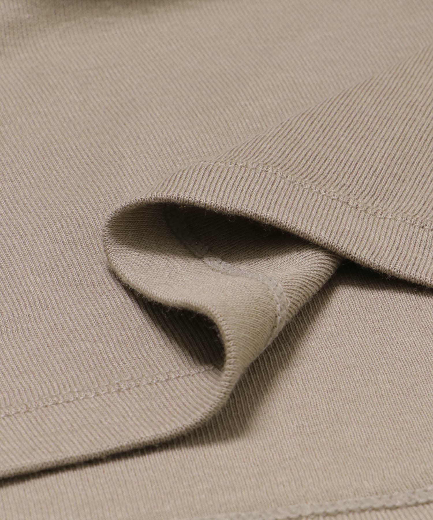 『UR TECH』タートルネックロングTシャツ MOCCA FREE