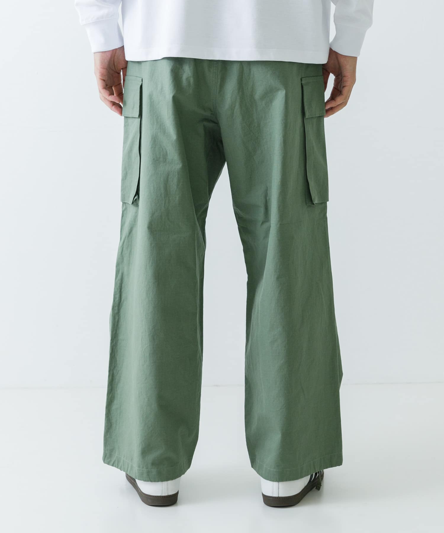 KHAKI