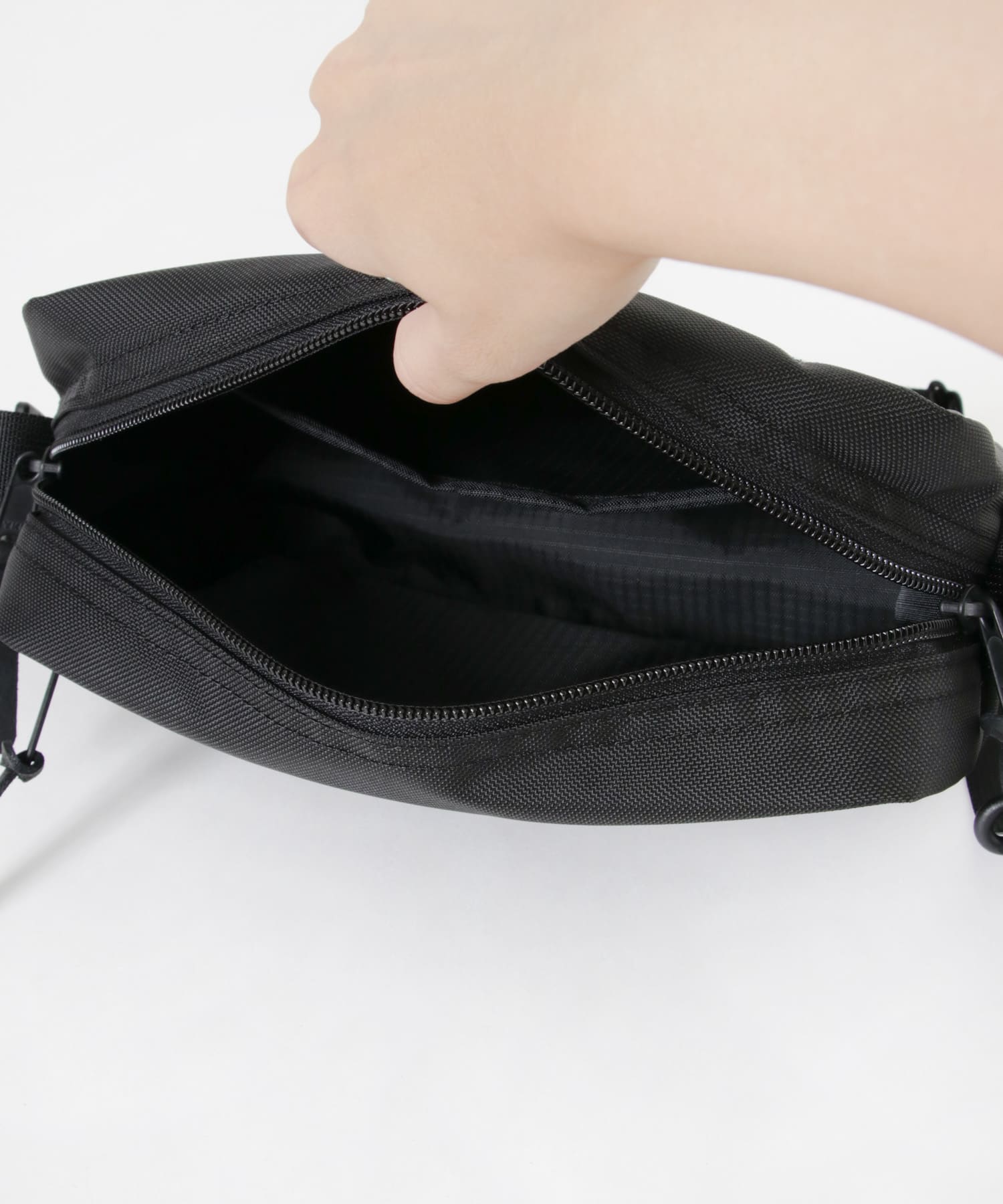 GREGORY　パデッドショルダーポーチM BLACK -