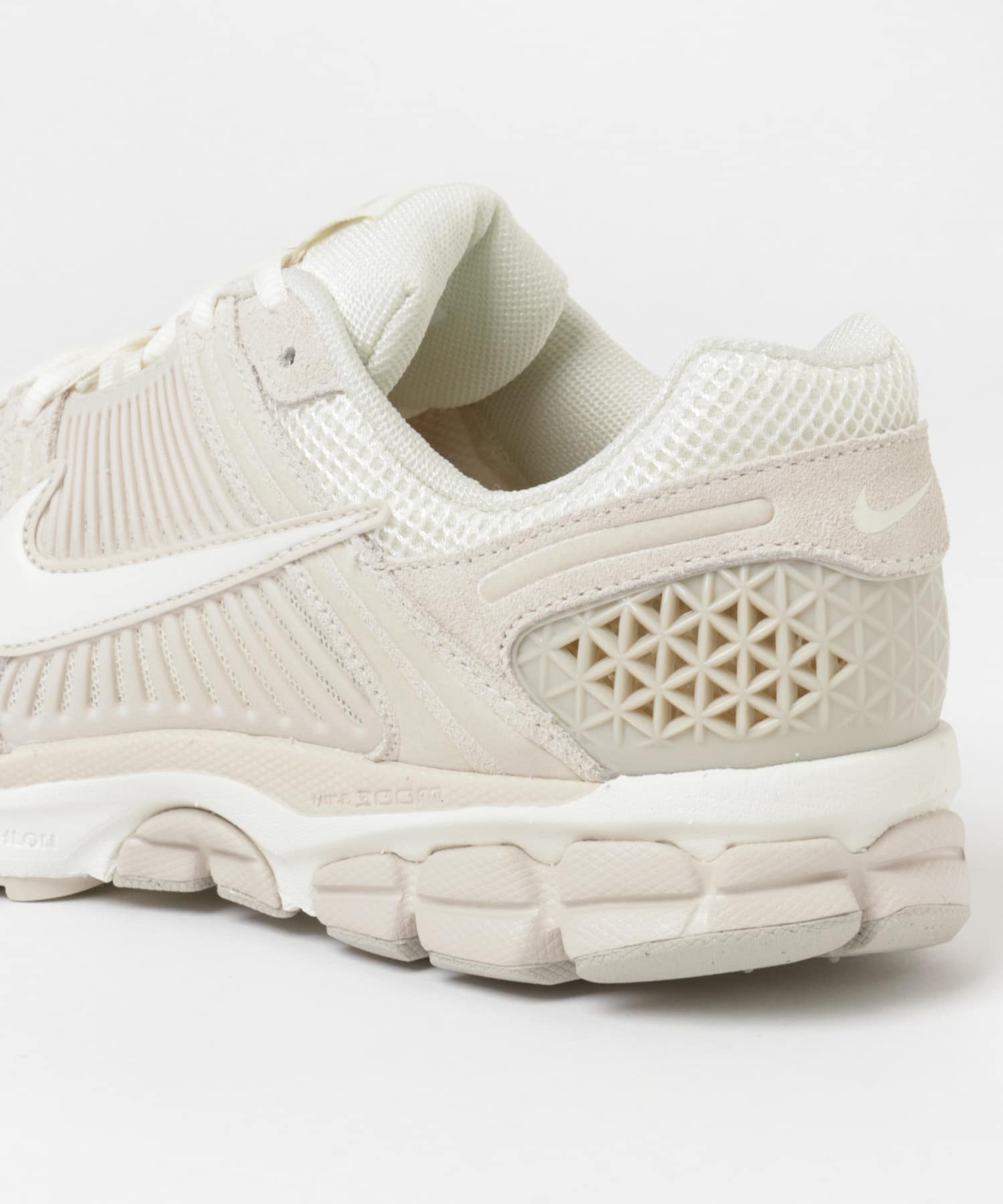 NIKE　ズーム ボメロ 5 100 L.BRAN 26