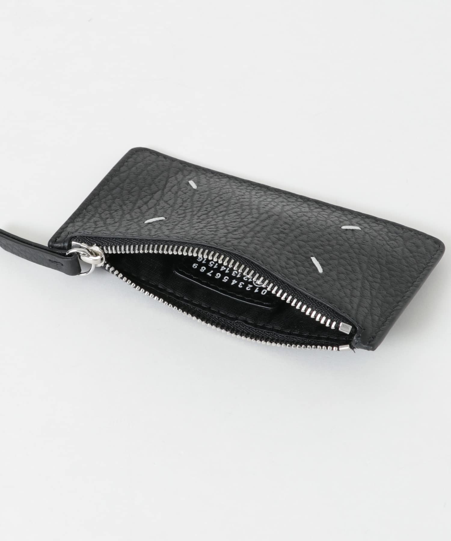 Maison Margiela CARD HOLDER ZIP EW(- T8013 BLK): 財布/小物｜URBAN