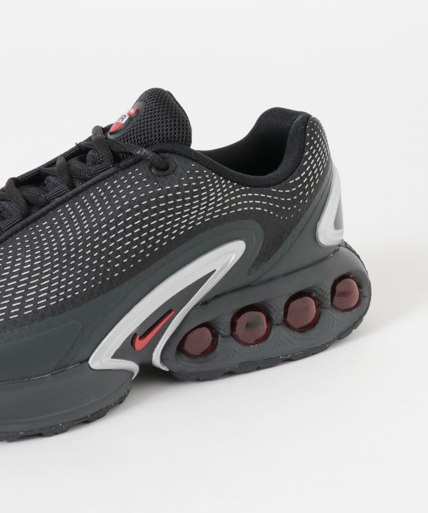 NIKE　ナイキ エア マックス DN BLK/RED 26