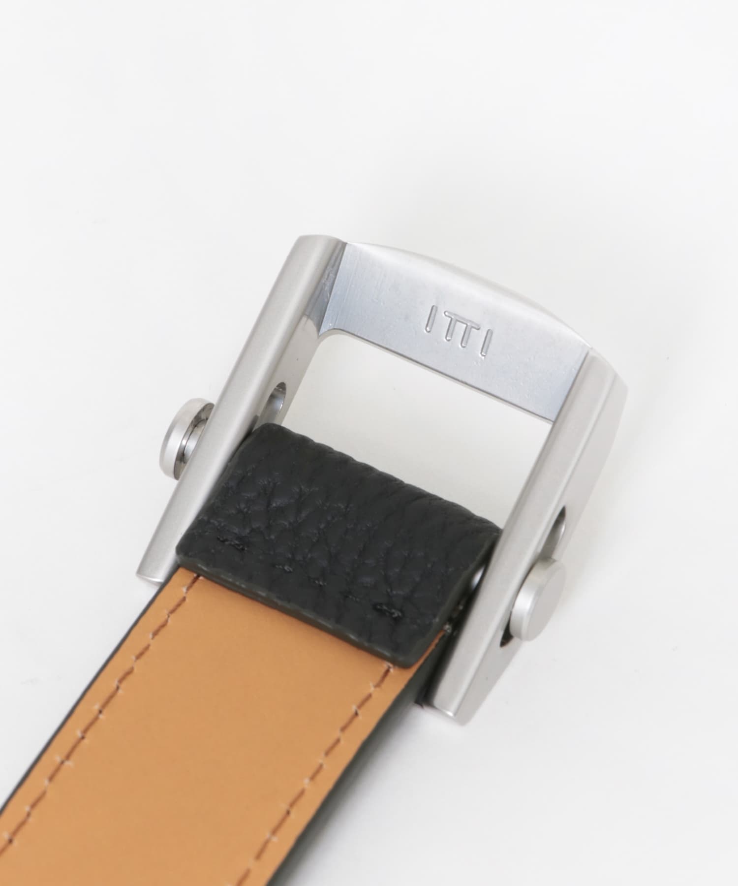 ITTI　HERRIE HOLELESS BELT BLACK FREE