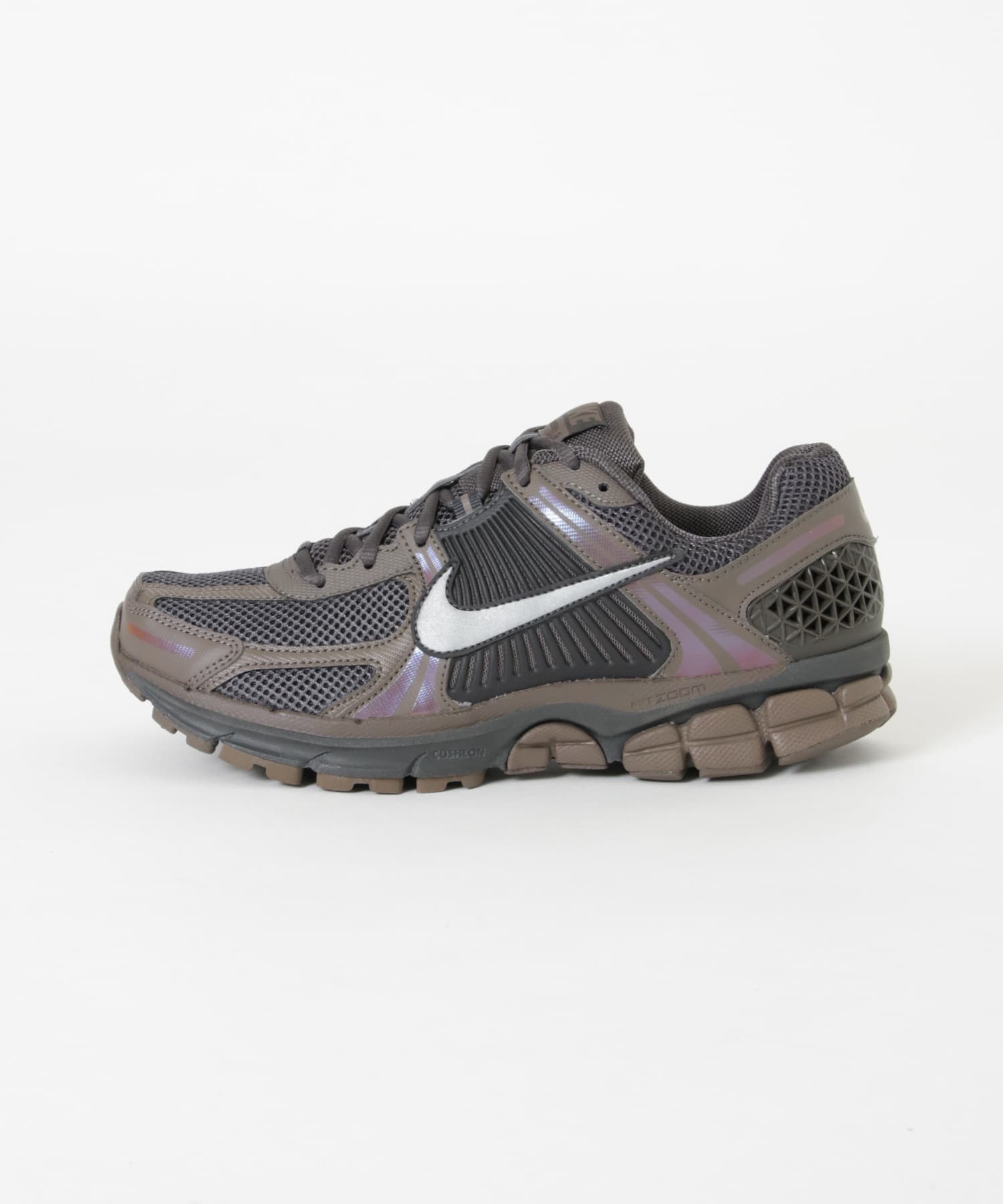 NIKE　ナイキ ズームボメロ5 CAVESTONE 26