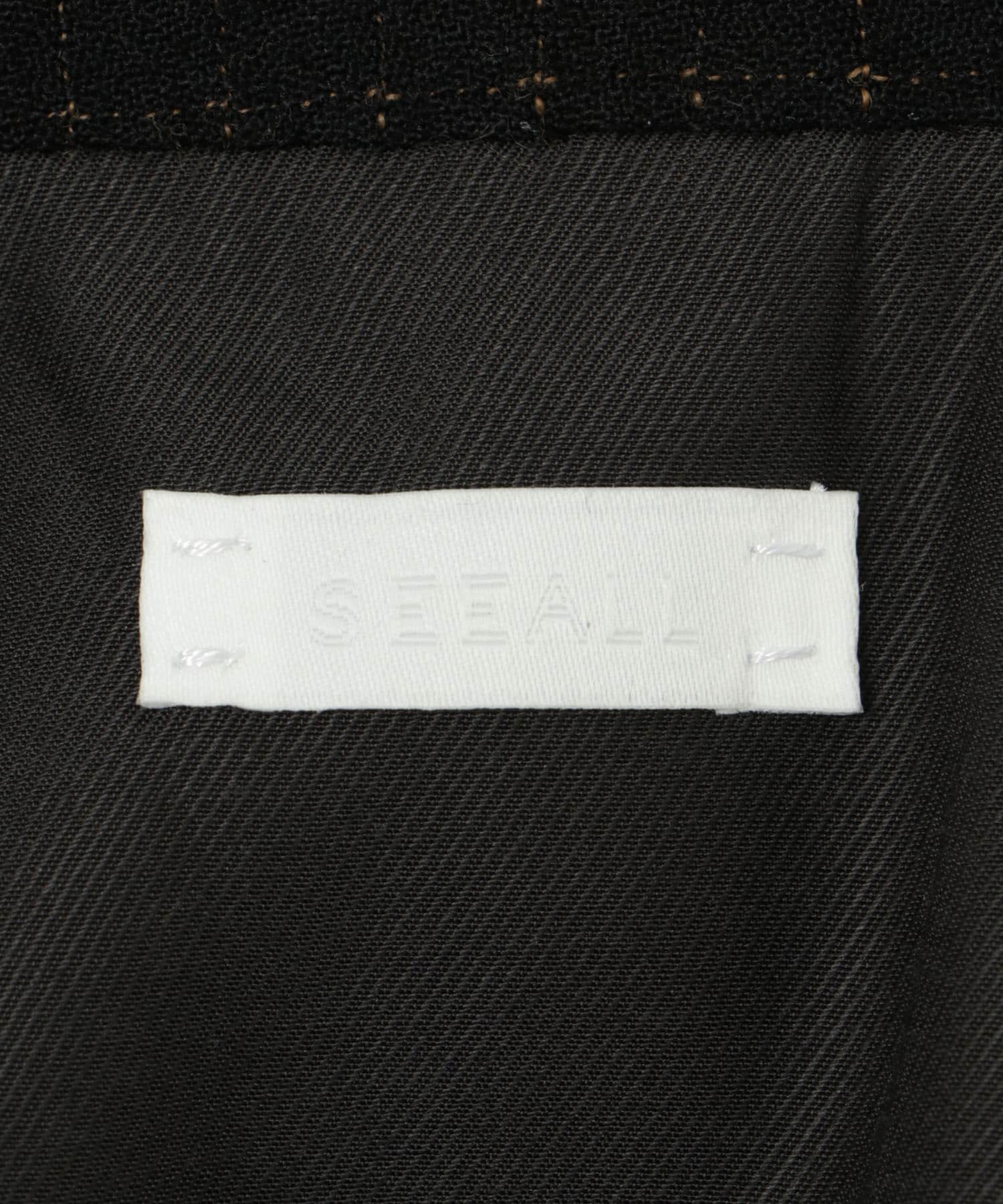BLACK DOT