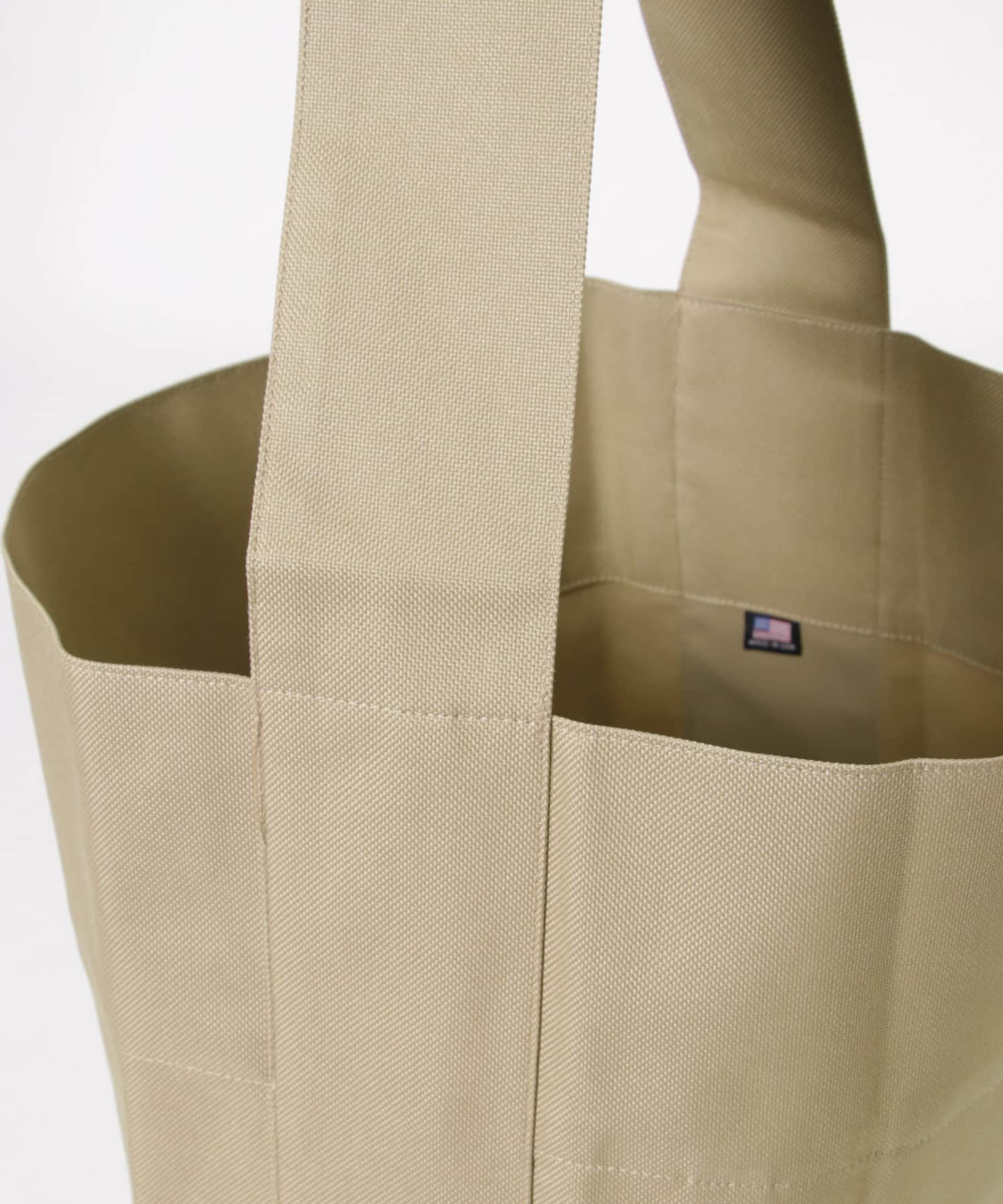 Kaan　BUCKET TOTE WP SAND FREE