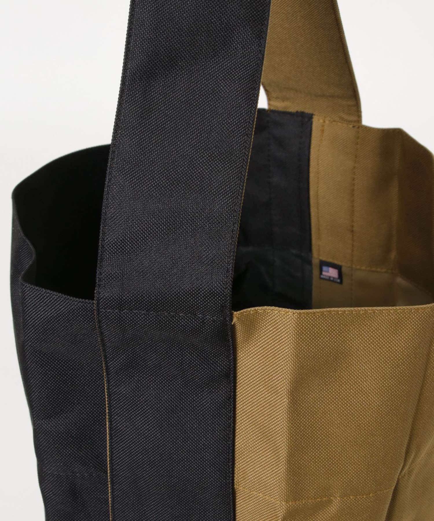 Kaan　BUCKET TOTE WP MOCHA/BLK FREE