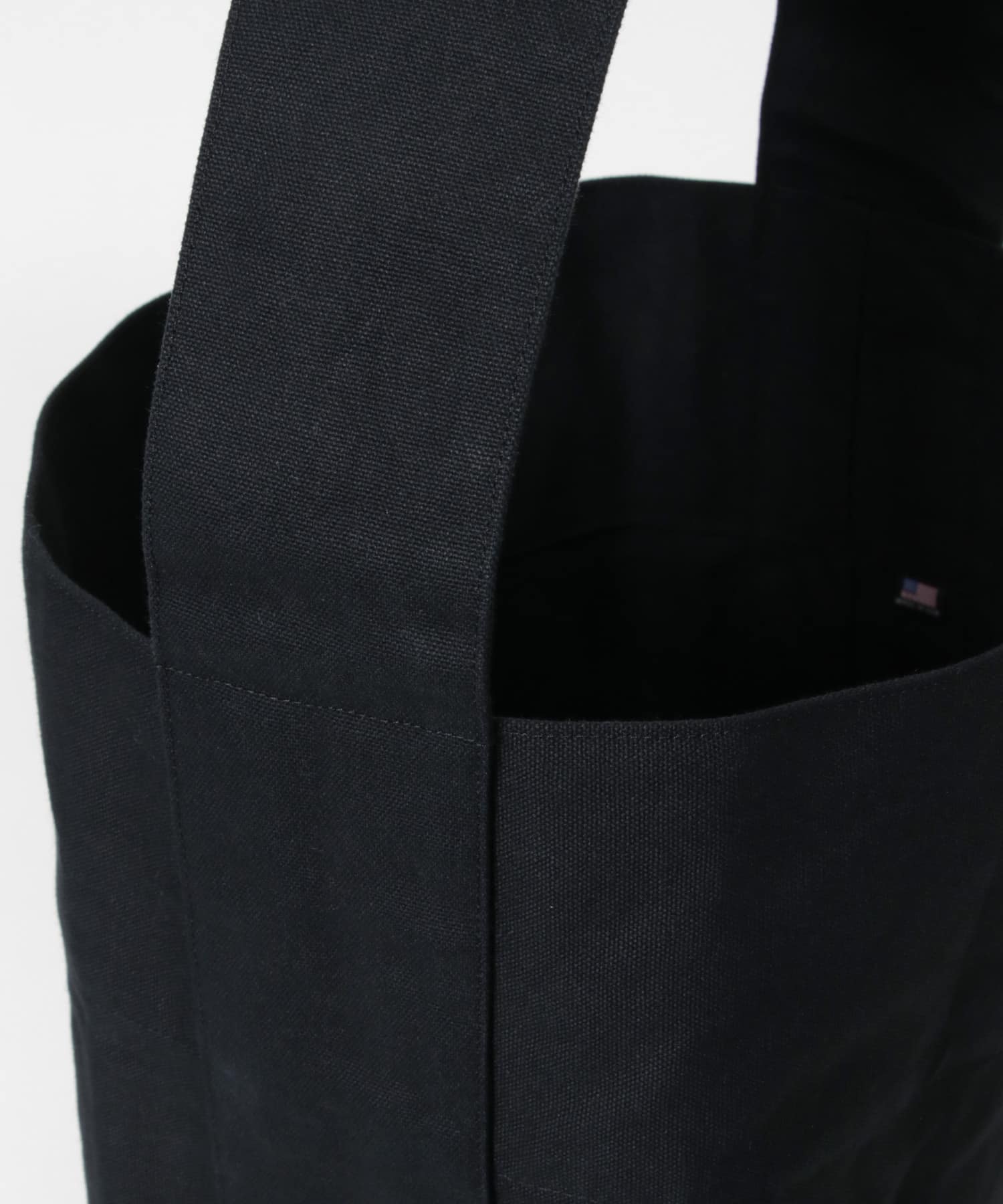 Kaan　MEGA BUCKET TOTE BLACK FREE