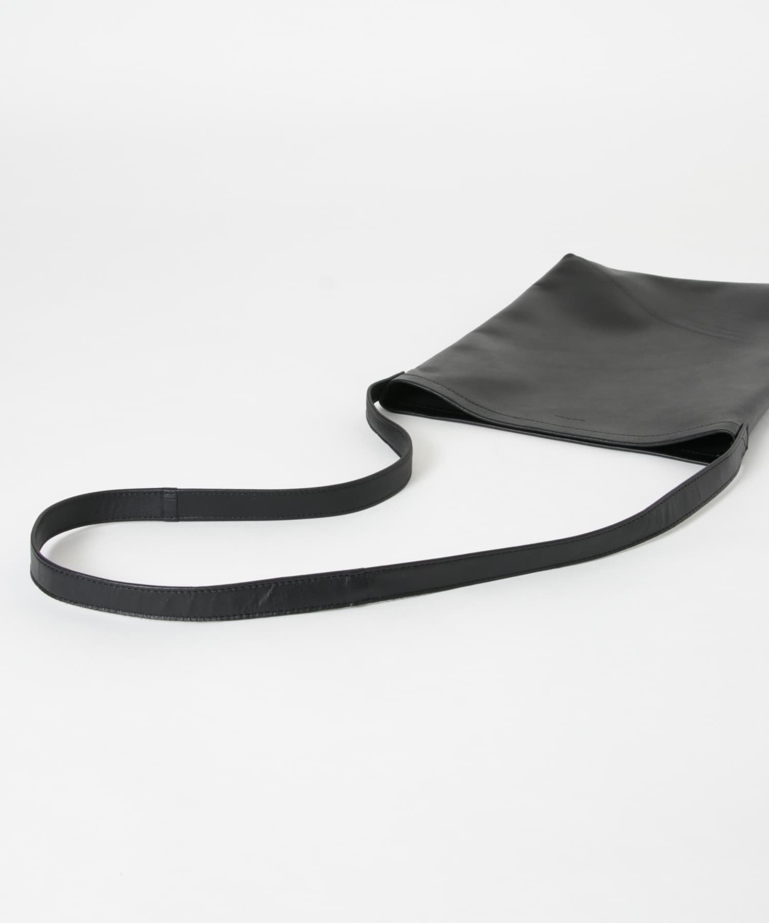 Hender Scheme　cow shoulder big black -