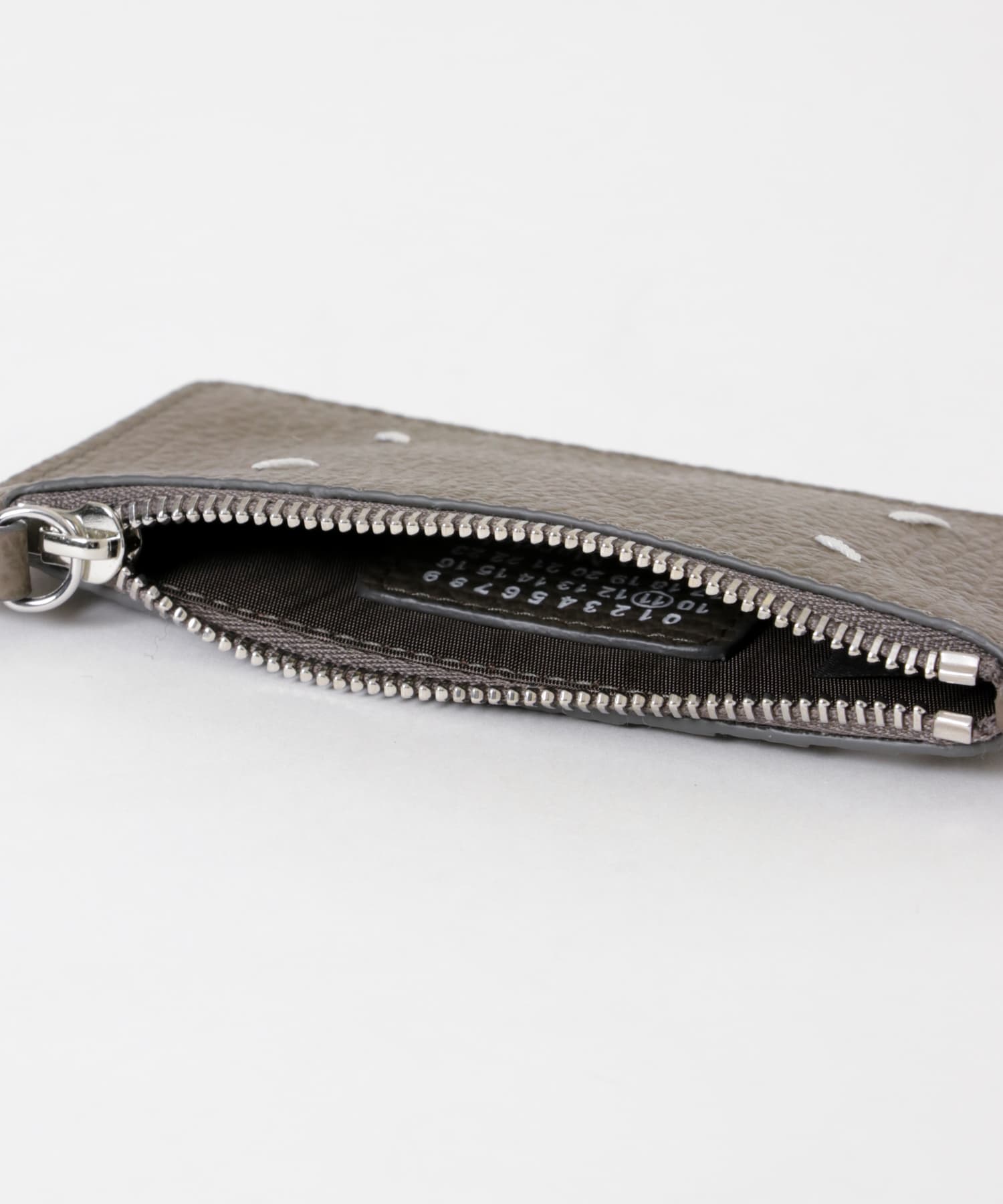 Maison Margiela　CARD HOLDER ZIP EW P4455 T8031 -