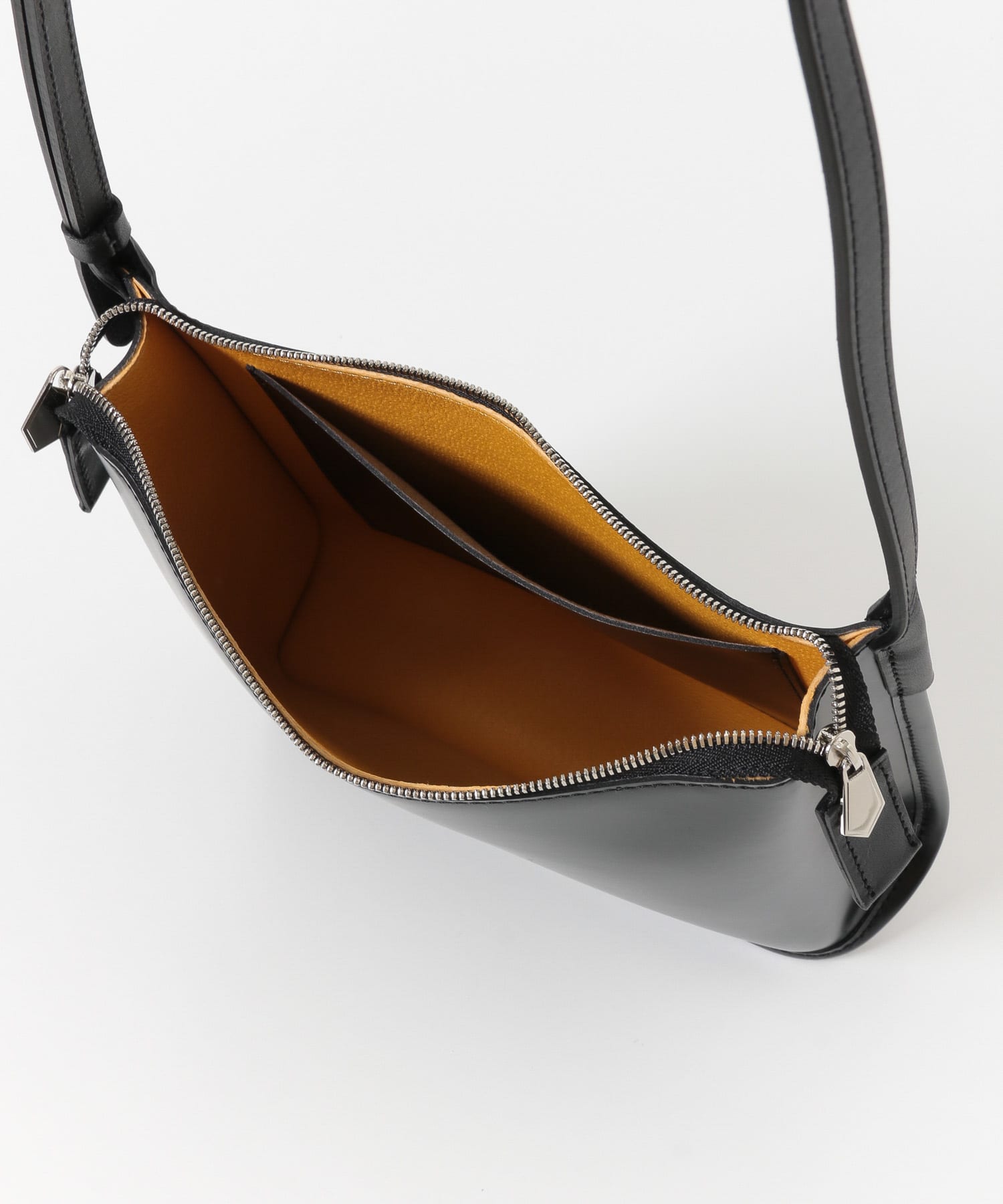 PIENI　SHOULDER S MUSTA -