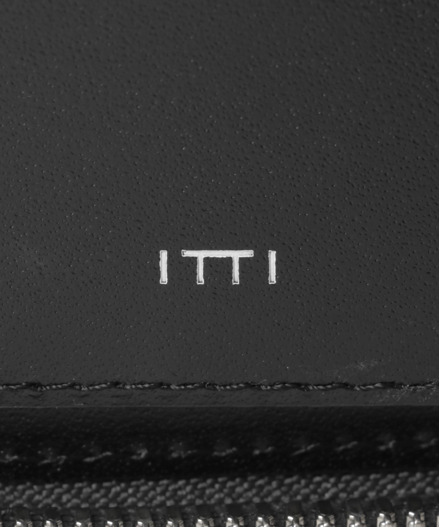 ITTI　CRISTY VERY COMPACT WLT.5 BLACK FREE