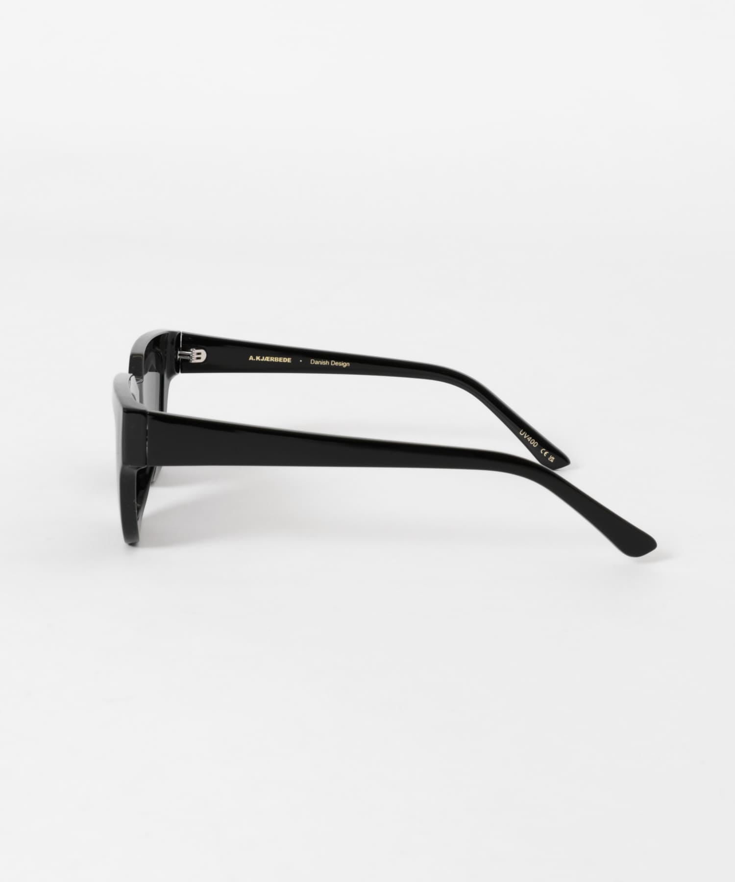 A.Kjaerbede　KAWS BLACK FREE