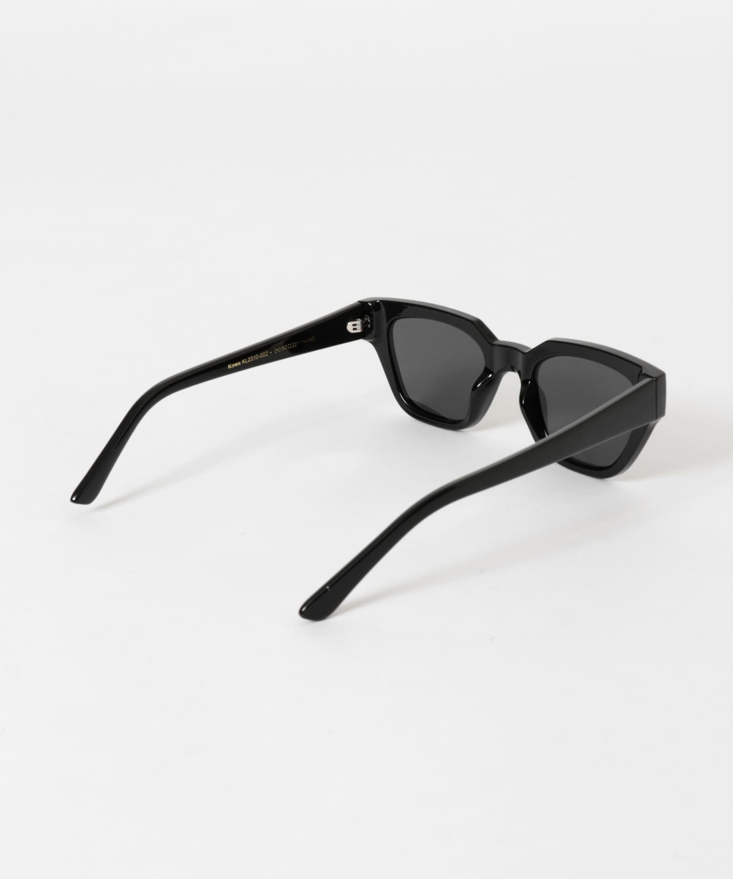 A.Kjaerbede　KAWS BLACK FREE