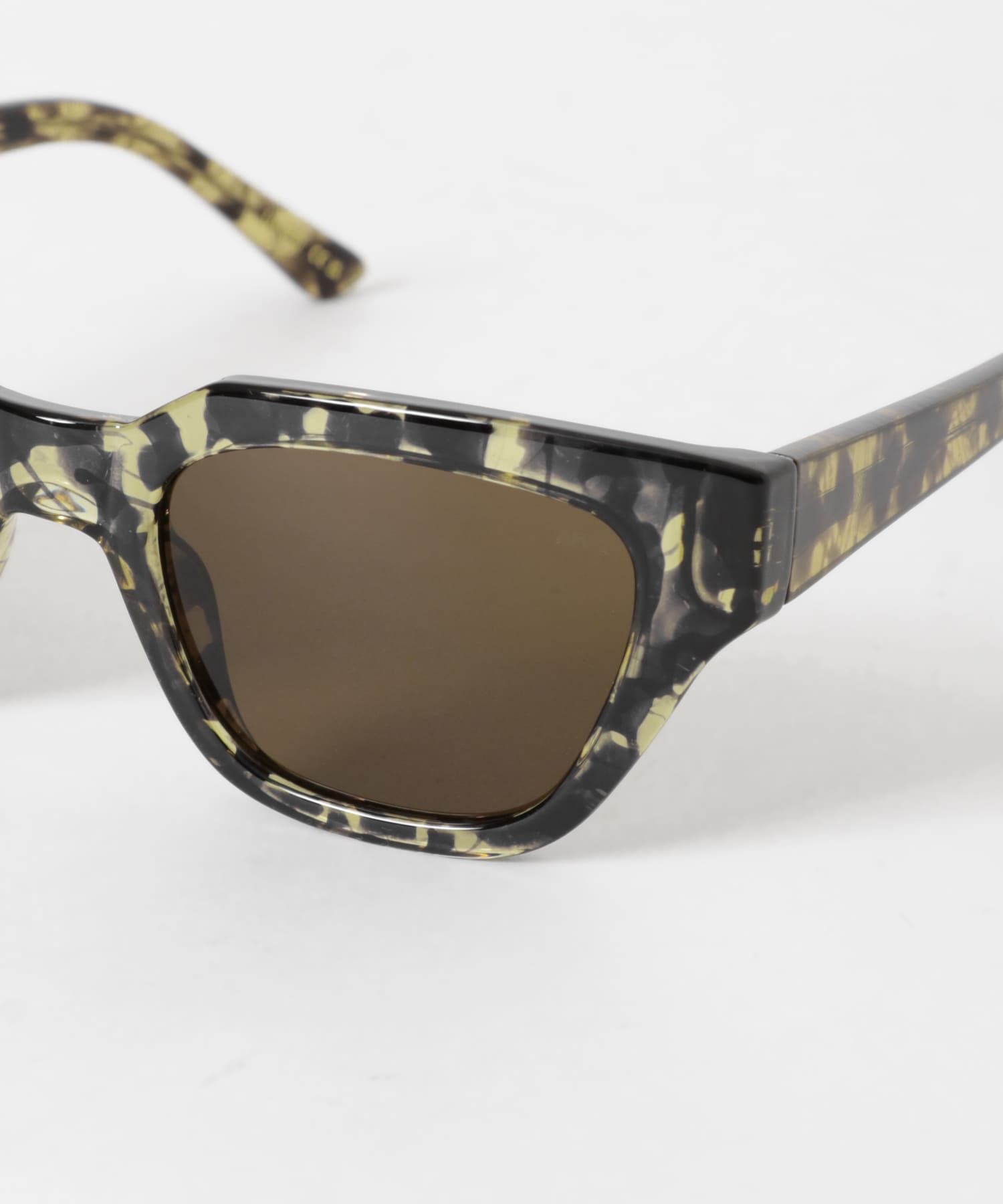 A.Kjaerbede　KAWS BLK/YEL FREE