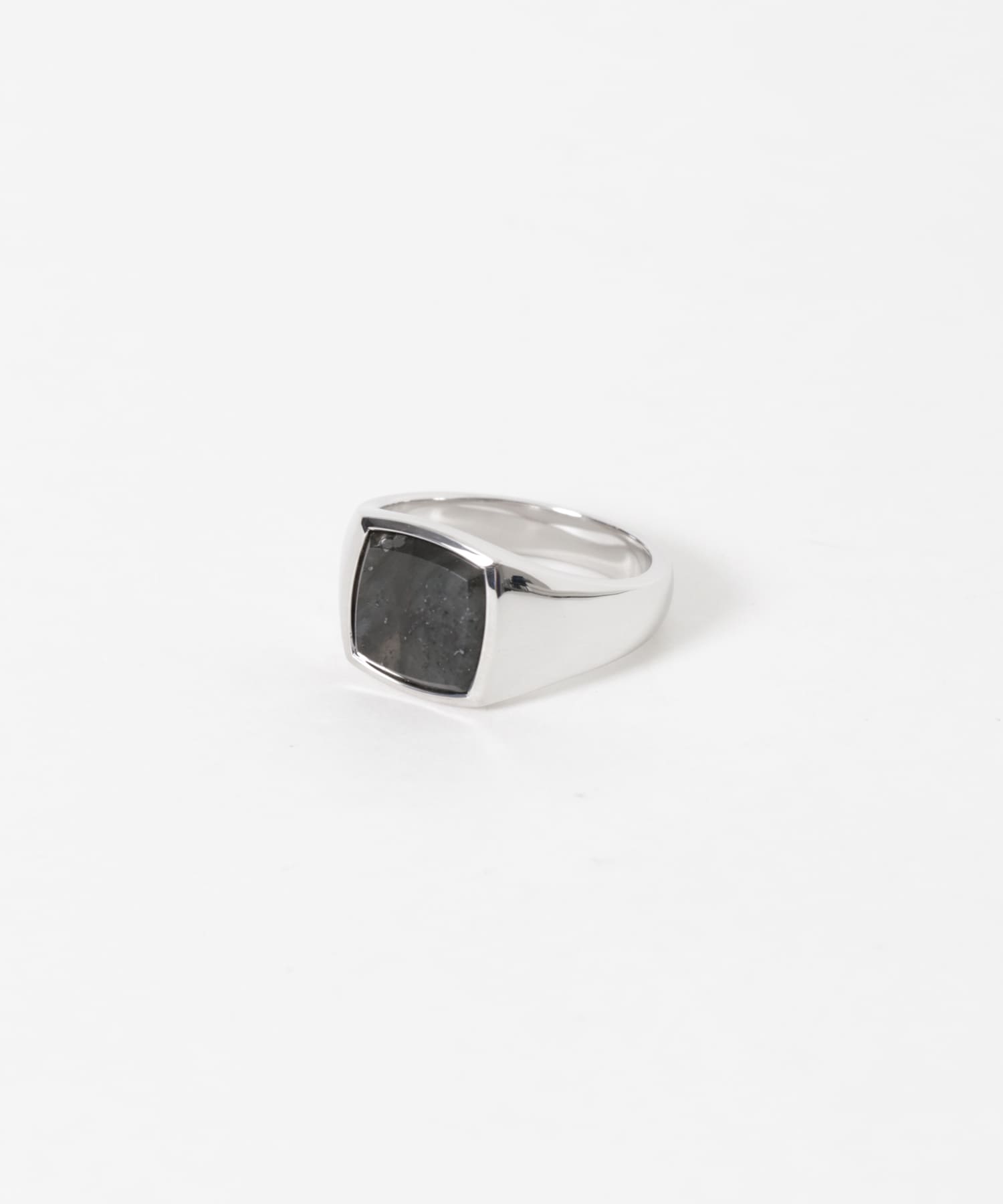 TOM WOOD　Kay Ring Black Larvikite
