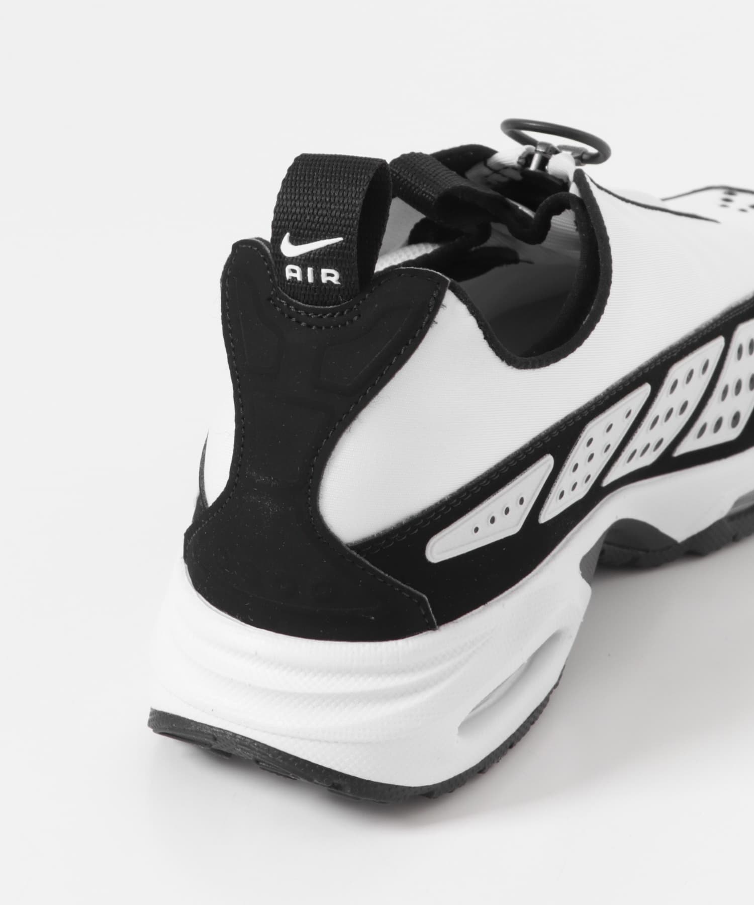 NIKE　エア マックス SNDR ホワイト 26