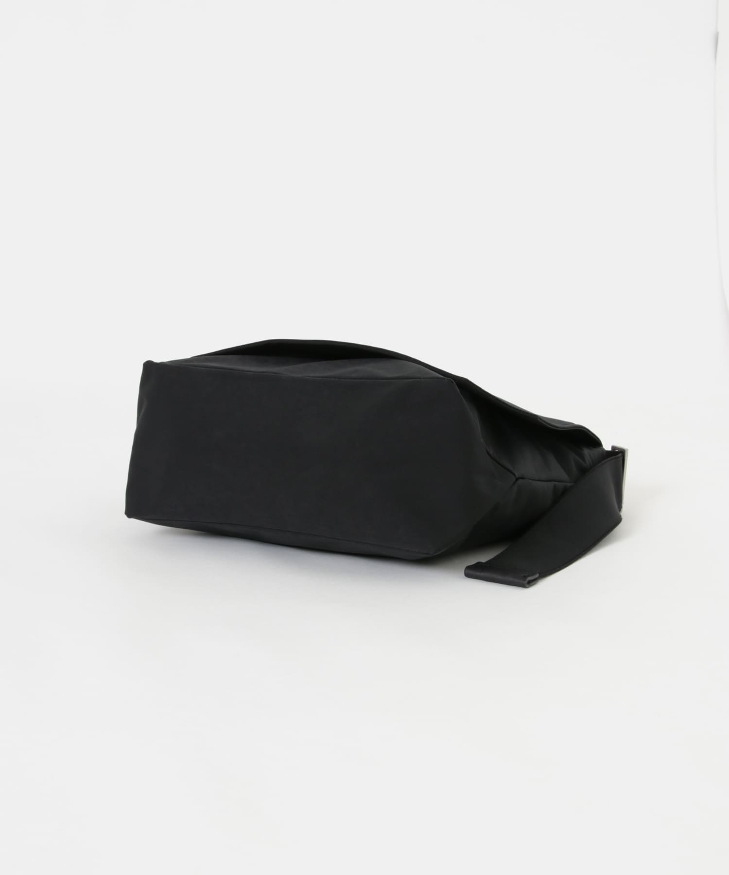 Hender Scheme　flap shoulder small black FREE