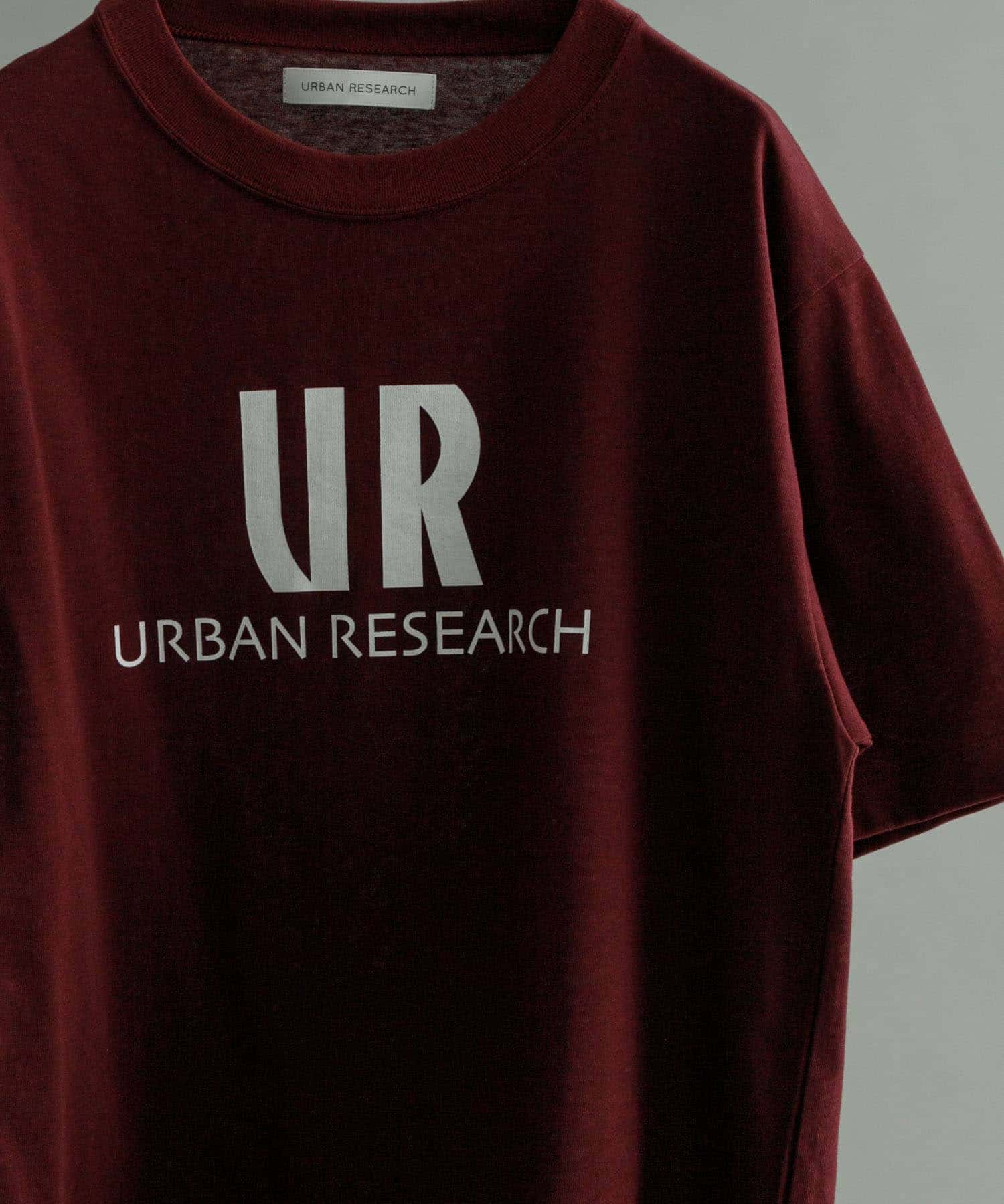 UR ロゴTシャツ