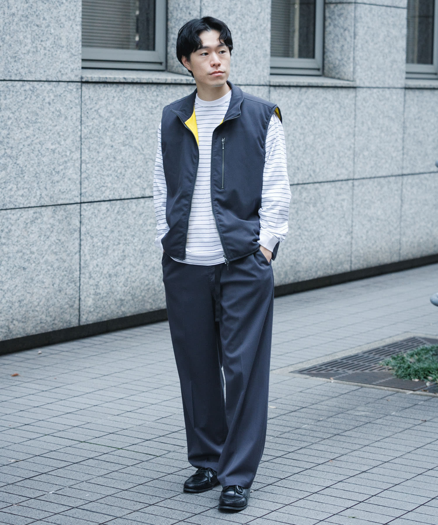 GRAY