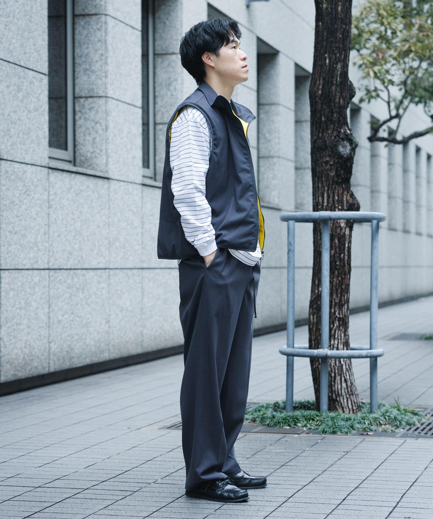 GRAY