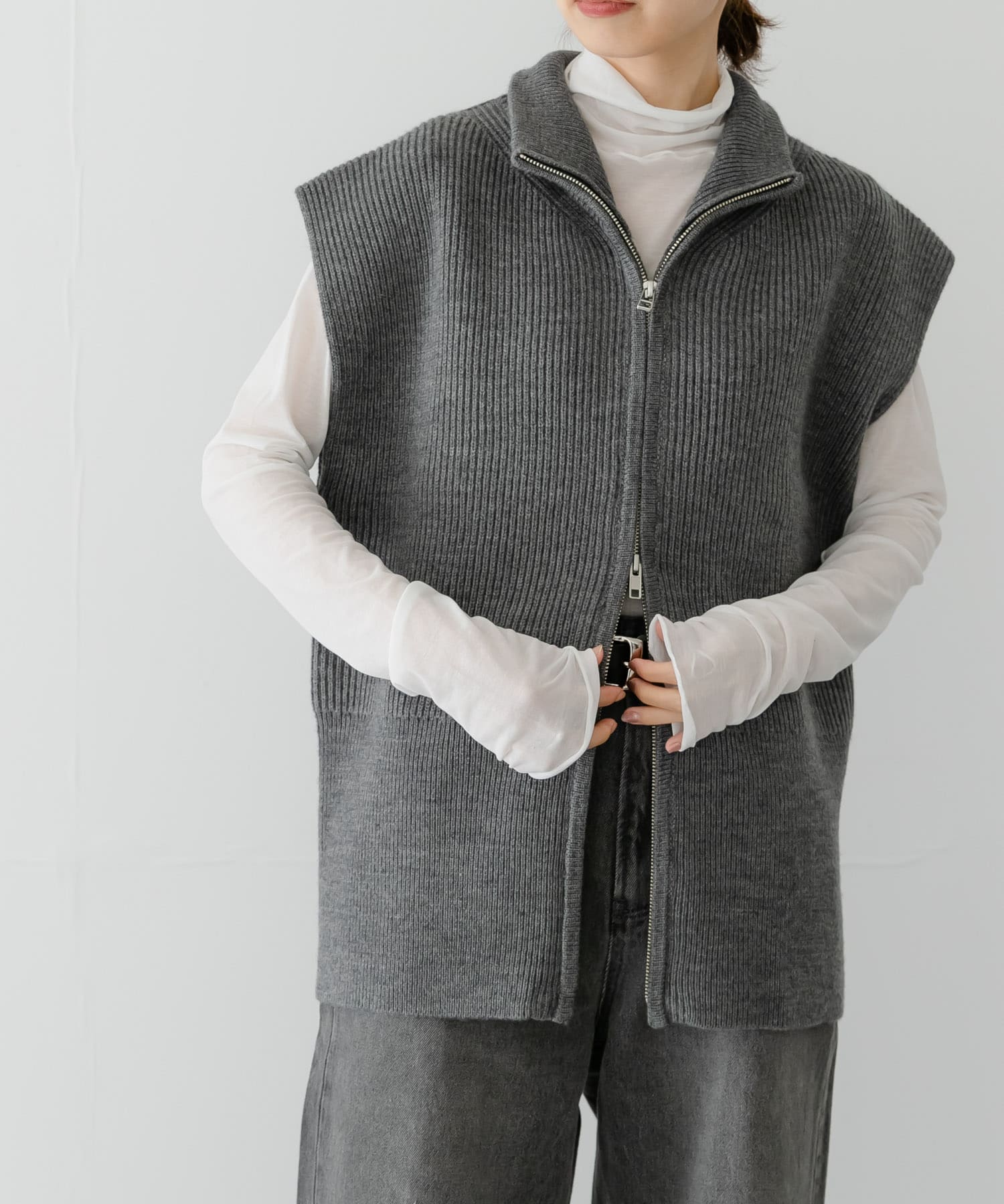 GRAY