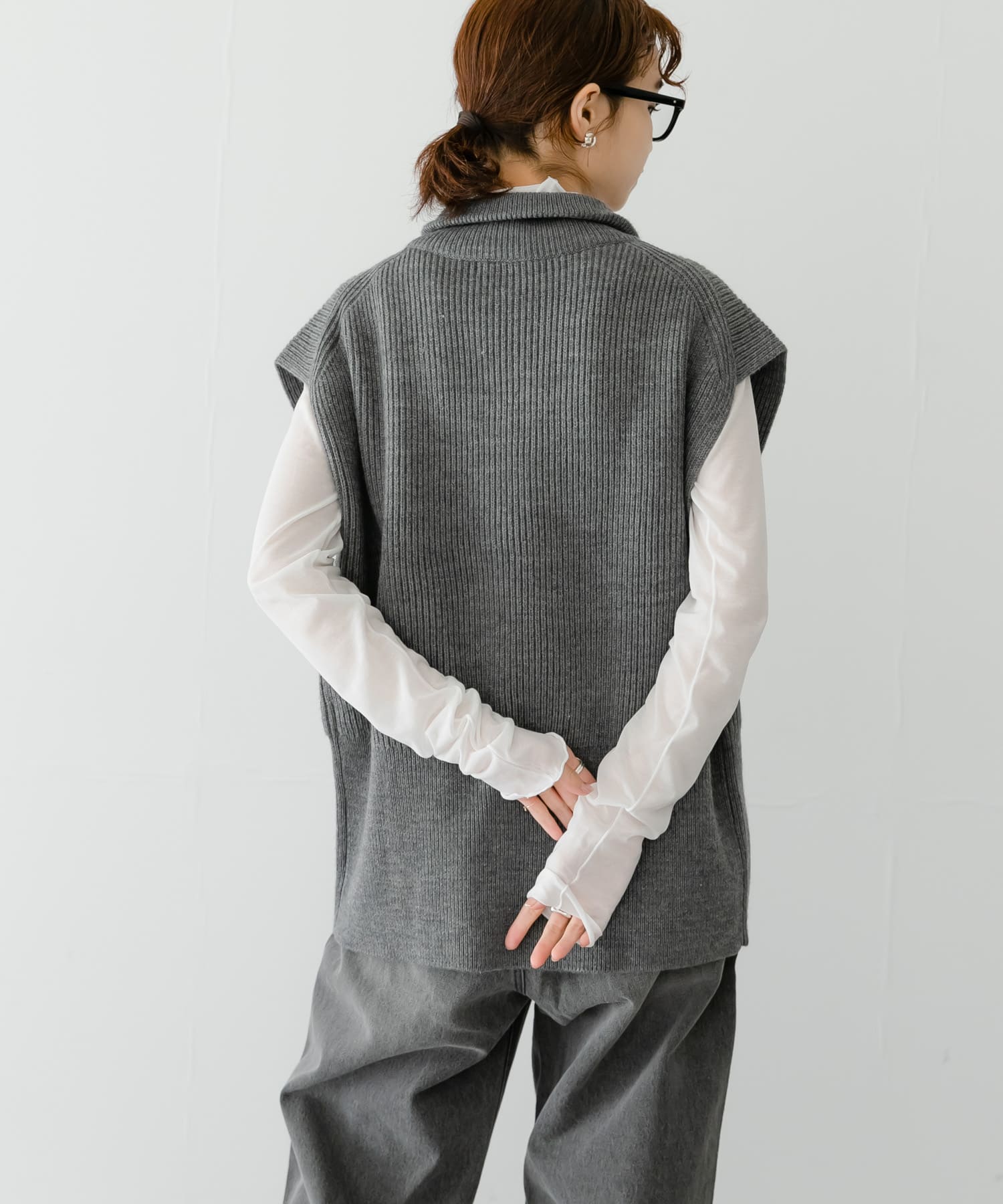GRAY