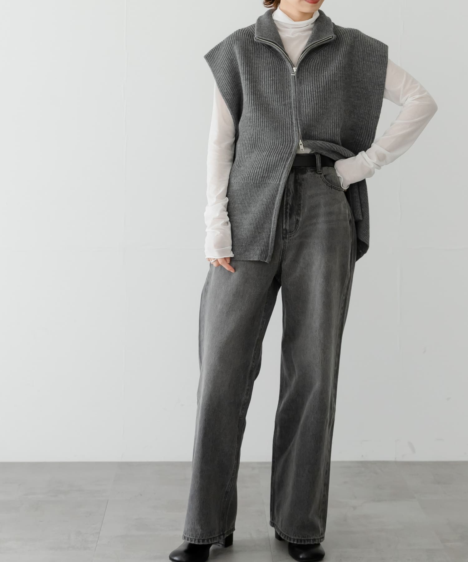 GRAY
