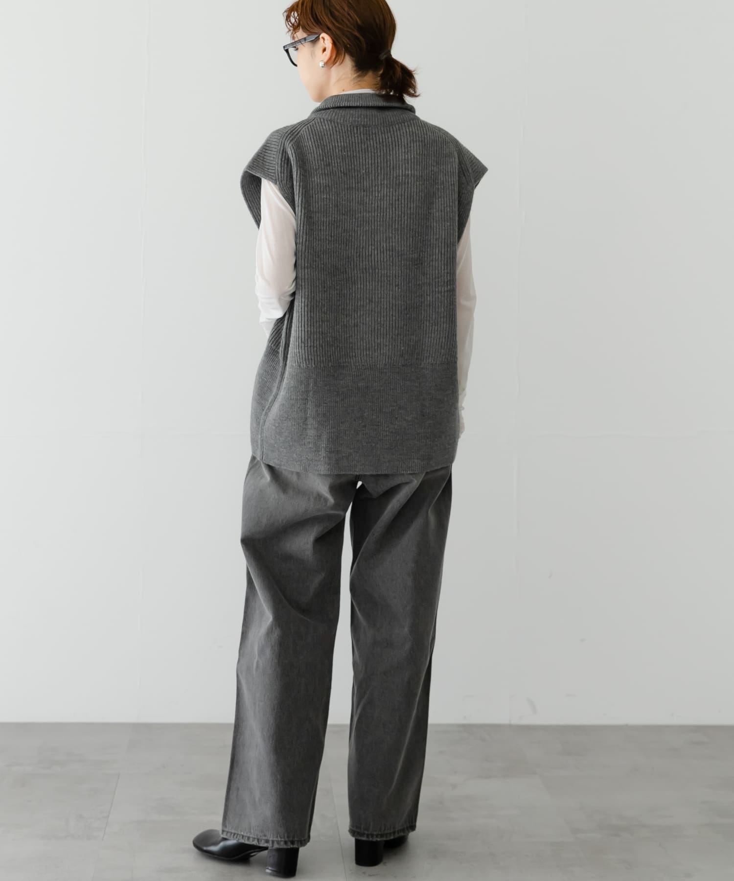 GRAY