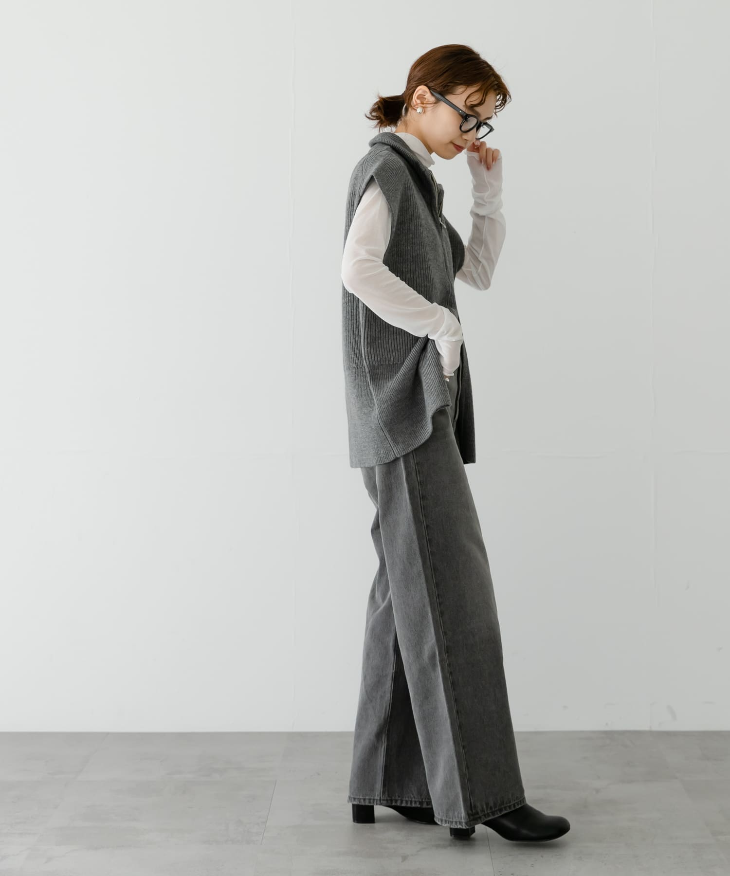 GRAY
