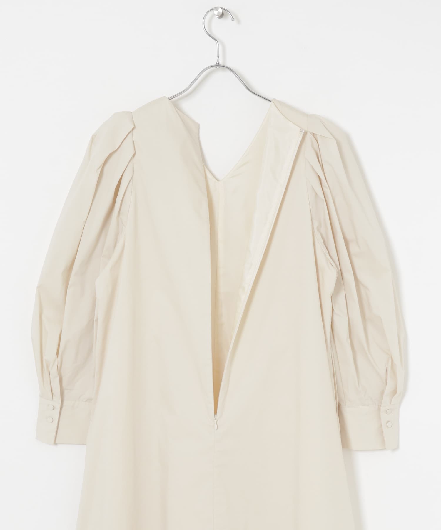 L.BEIGE