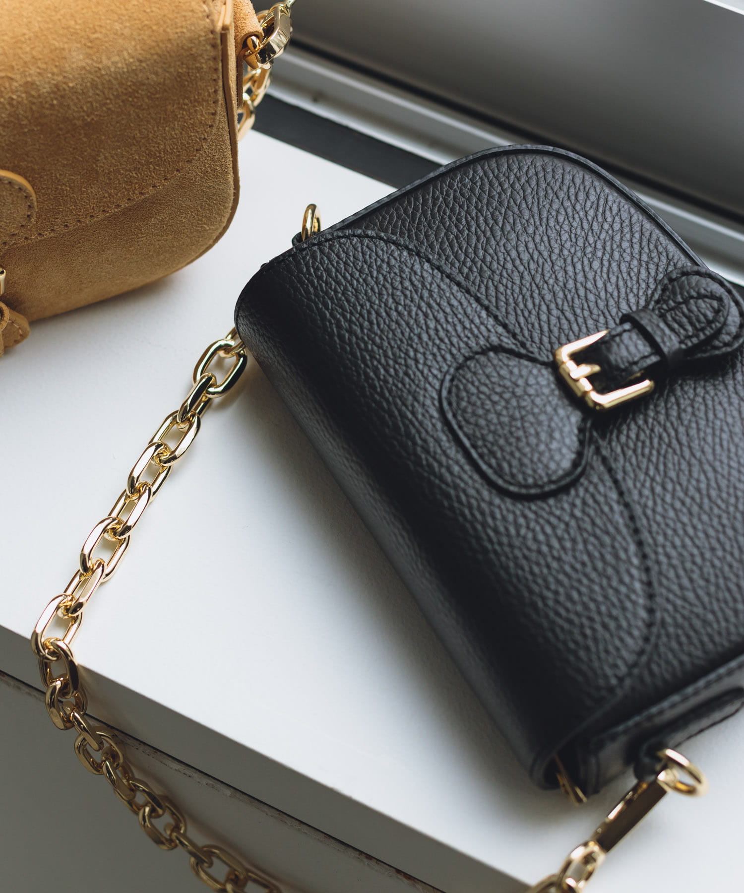 レザーフラップショルダーバッグ