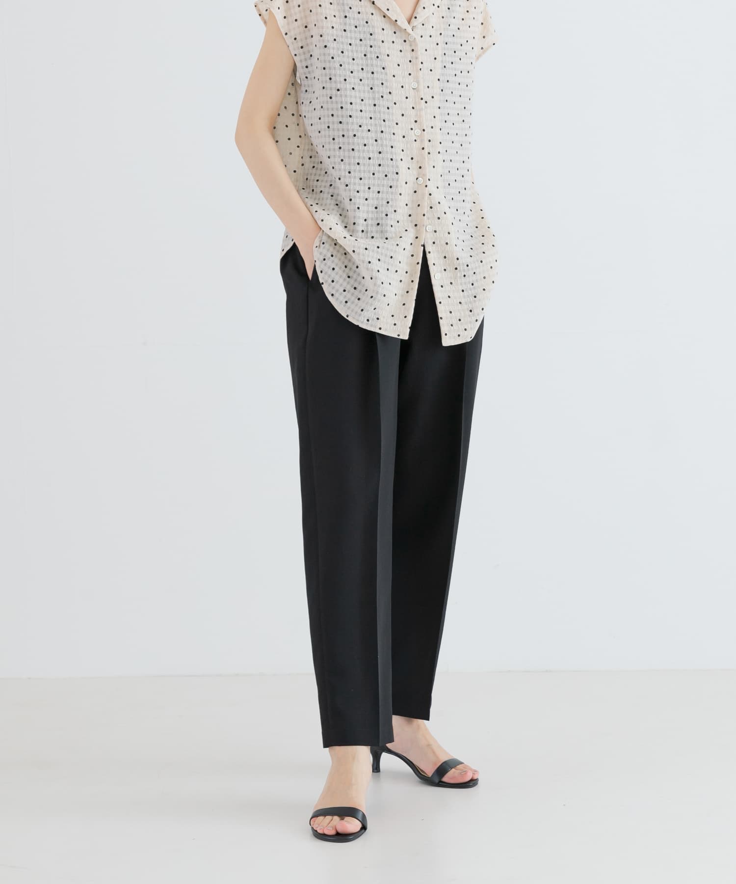 『UR TECH DRYLUXE』ドロストテーパードパンツ