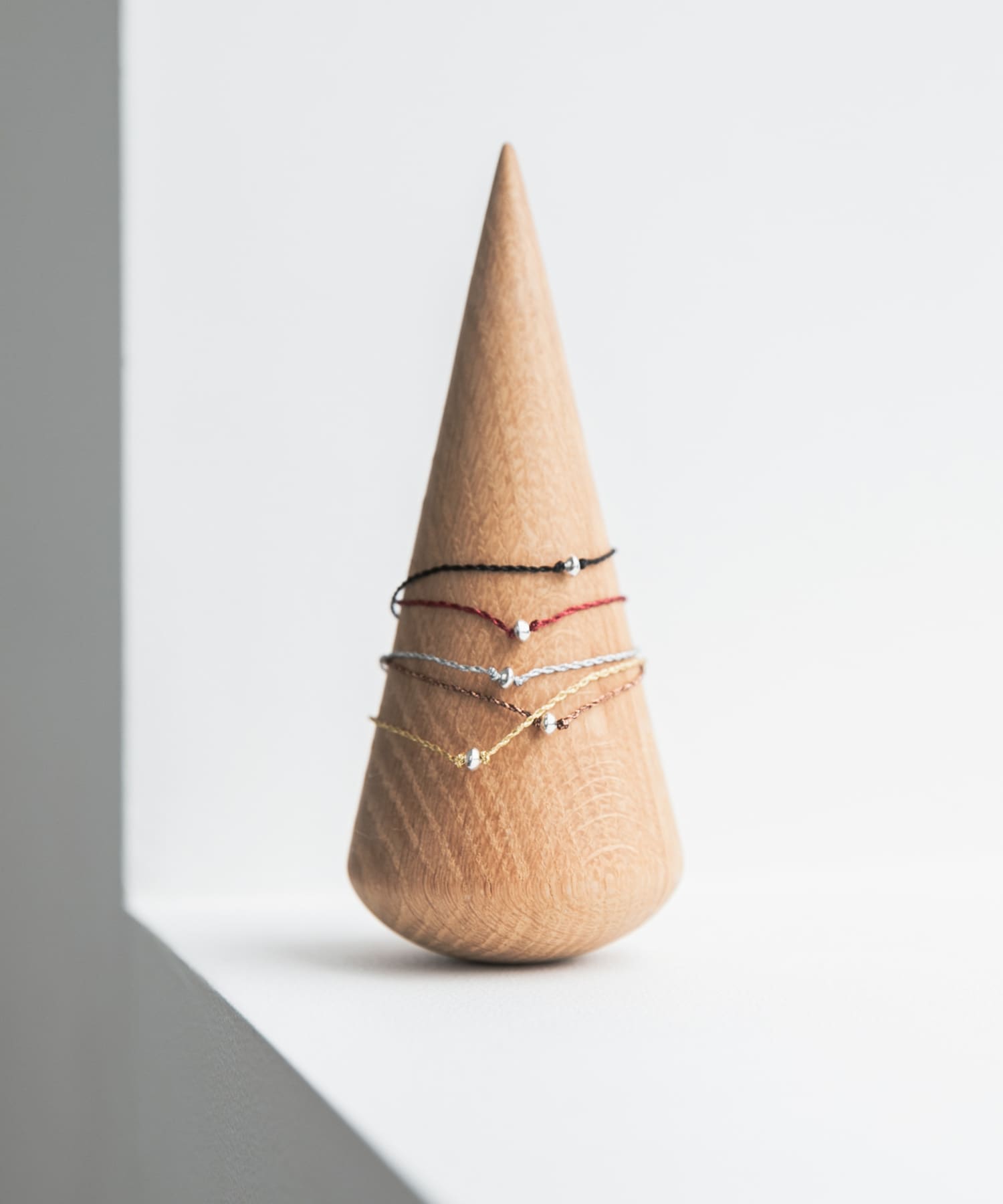 decor『デコール』　String Bracelet RED -