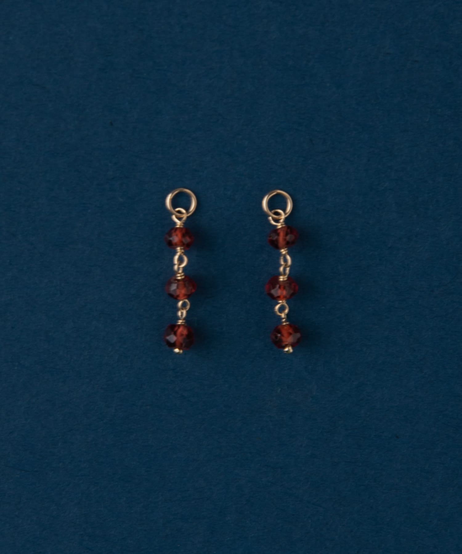 ff by decor urban research　3stone charm ガーネット -