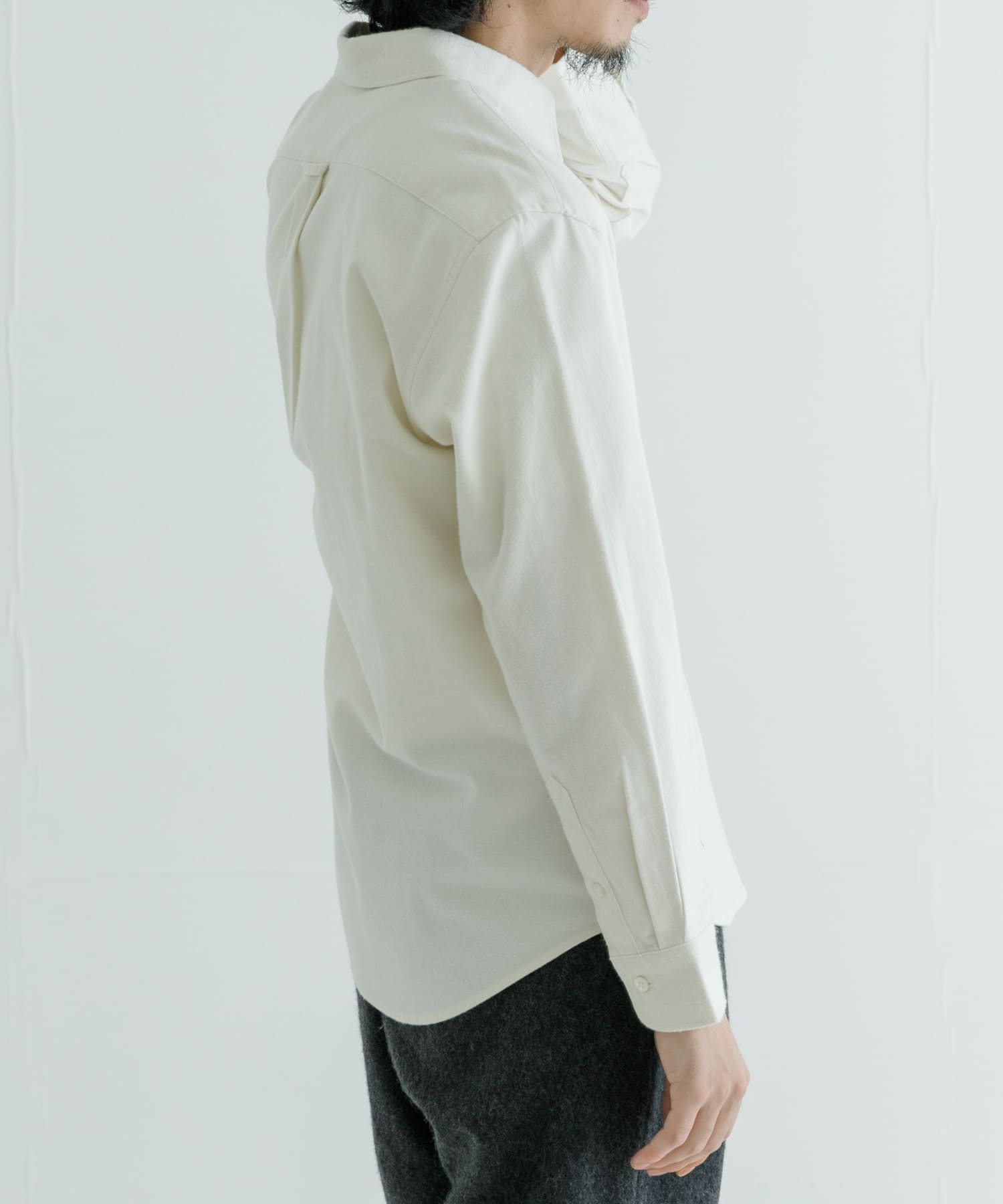 OFF WHITE