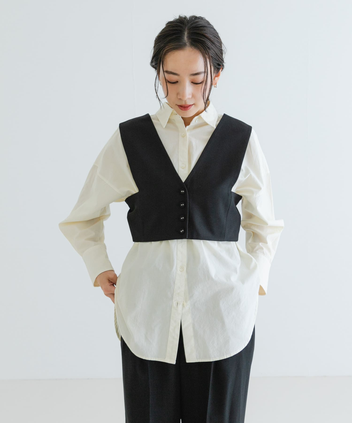 Vネックショート丈ベスト