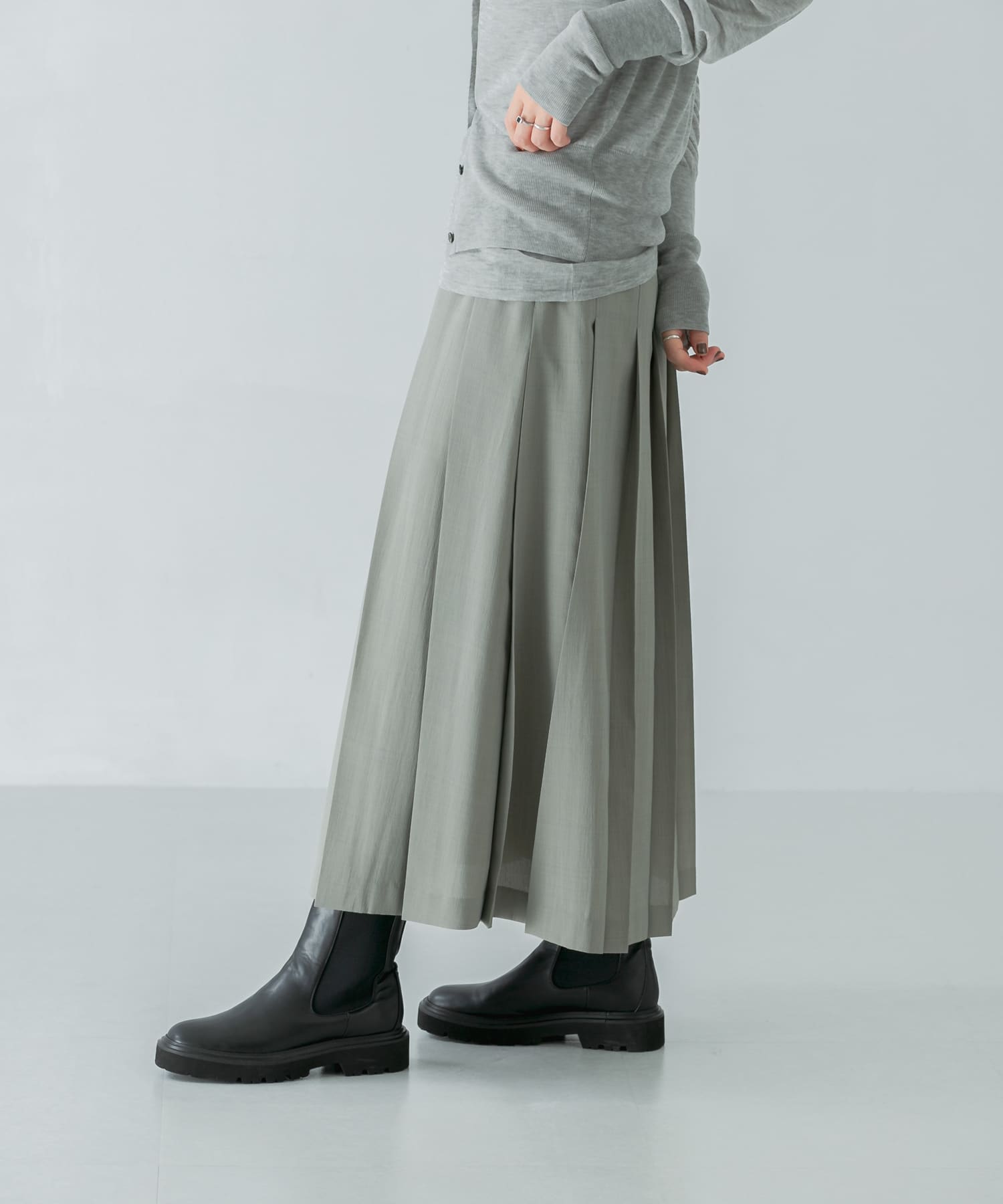 GRAY