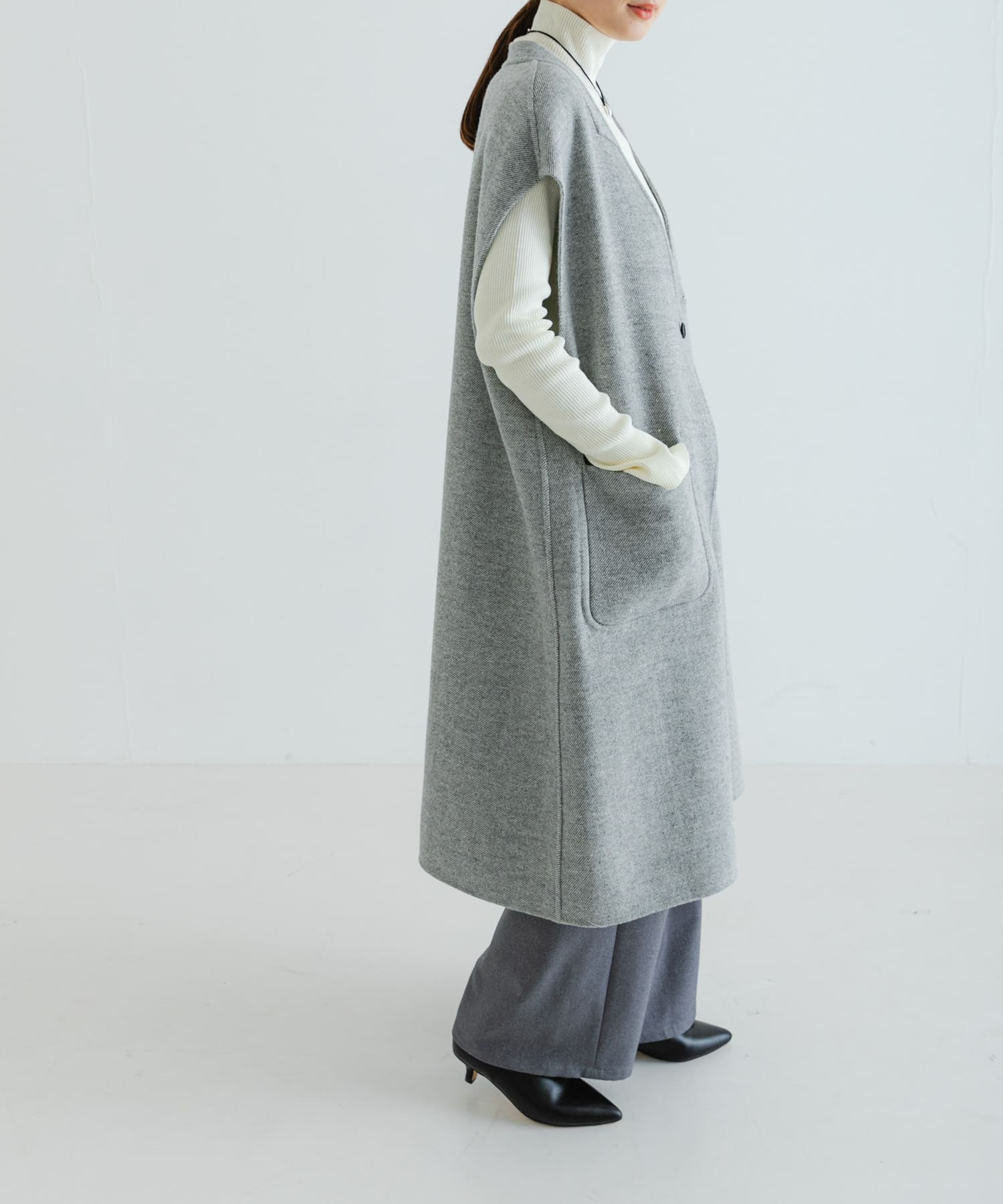 GRAY