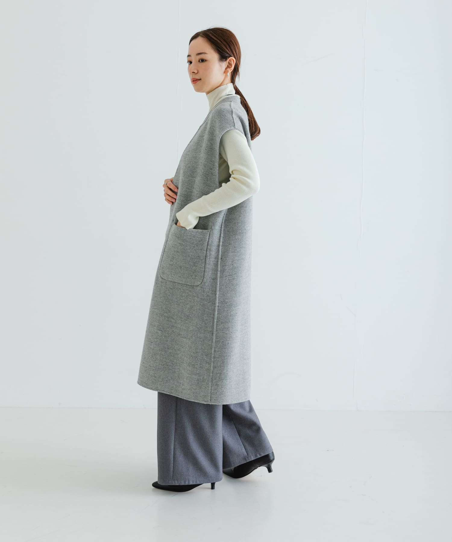 GRAY