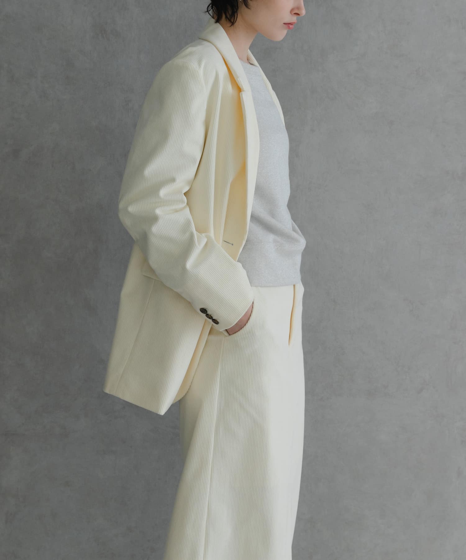 OFF WHITE