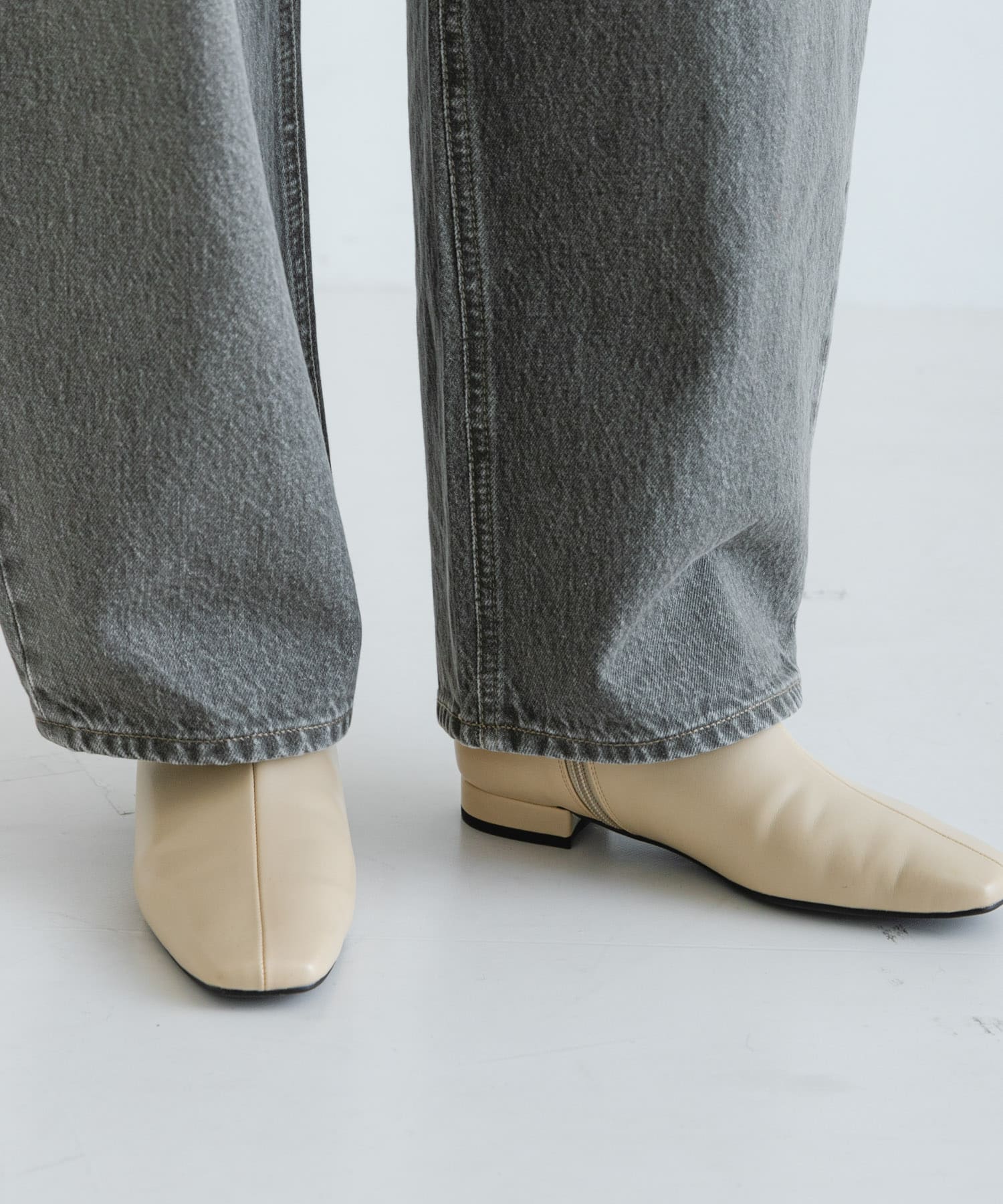 『MADE IN JAPAN』スクエアトゥローヒールショートブーツ IVORY 23.5