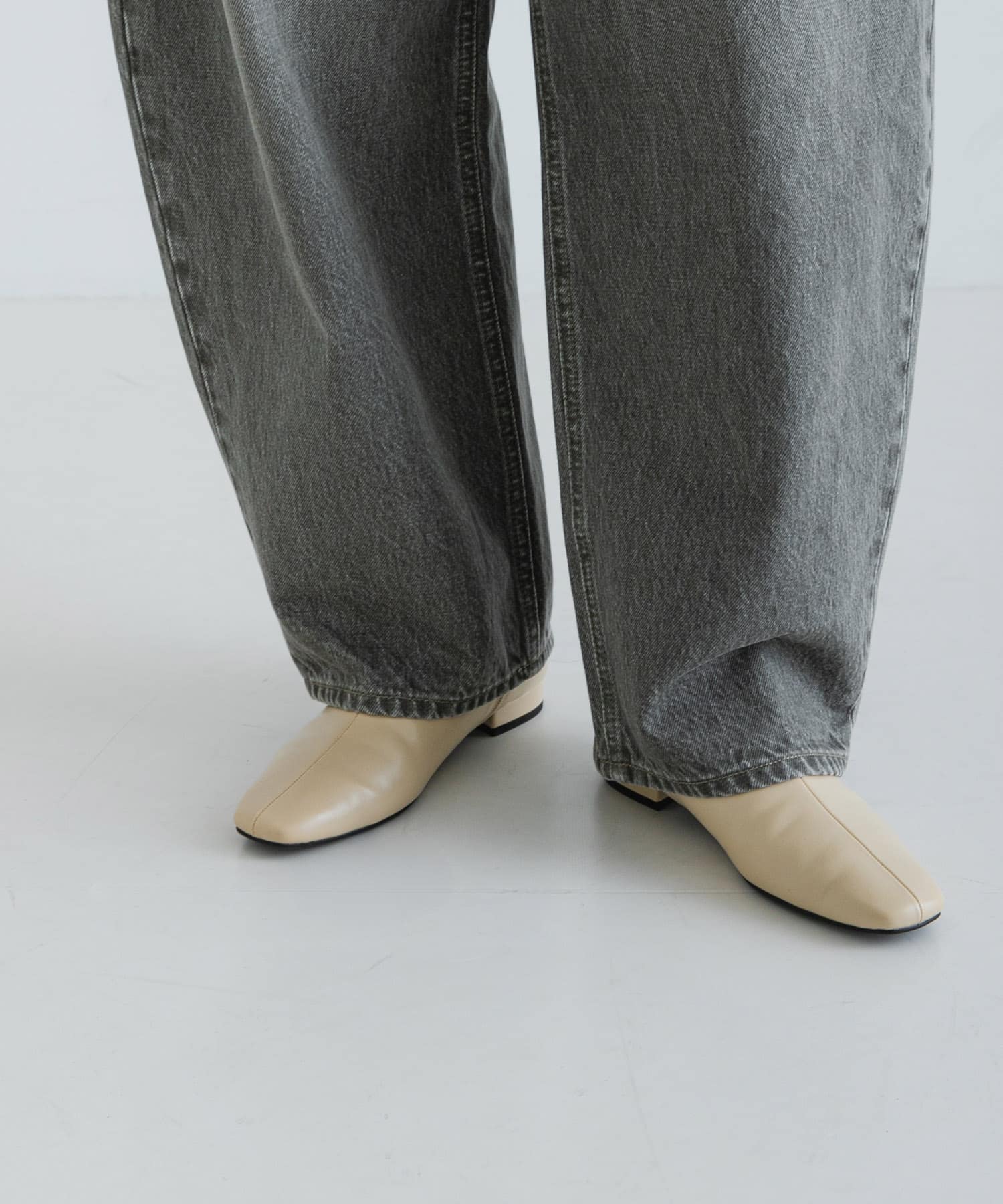 『MADE IN JAPAN』スクエアトゥローヒールショートブーツ IVORY 23.5