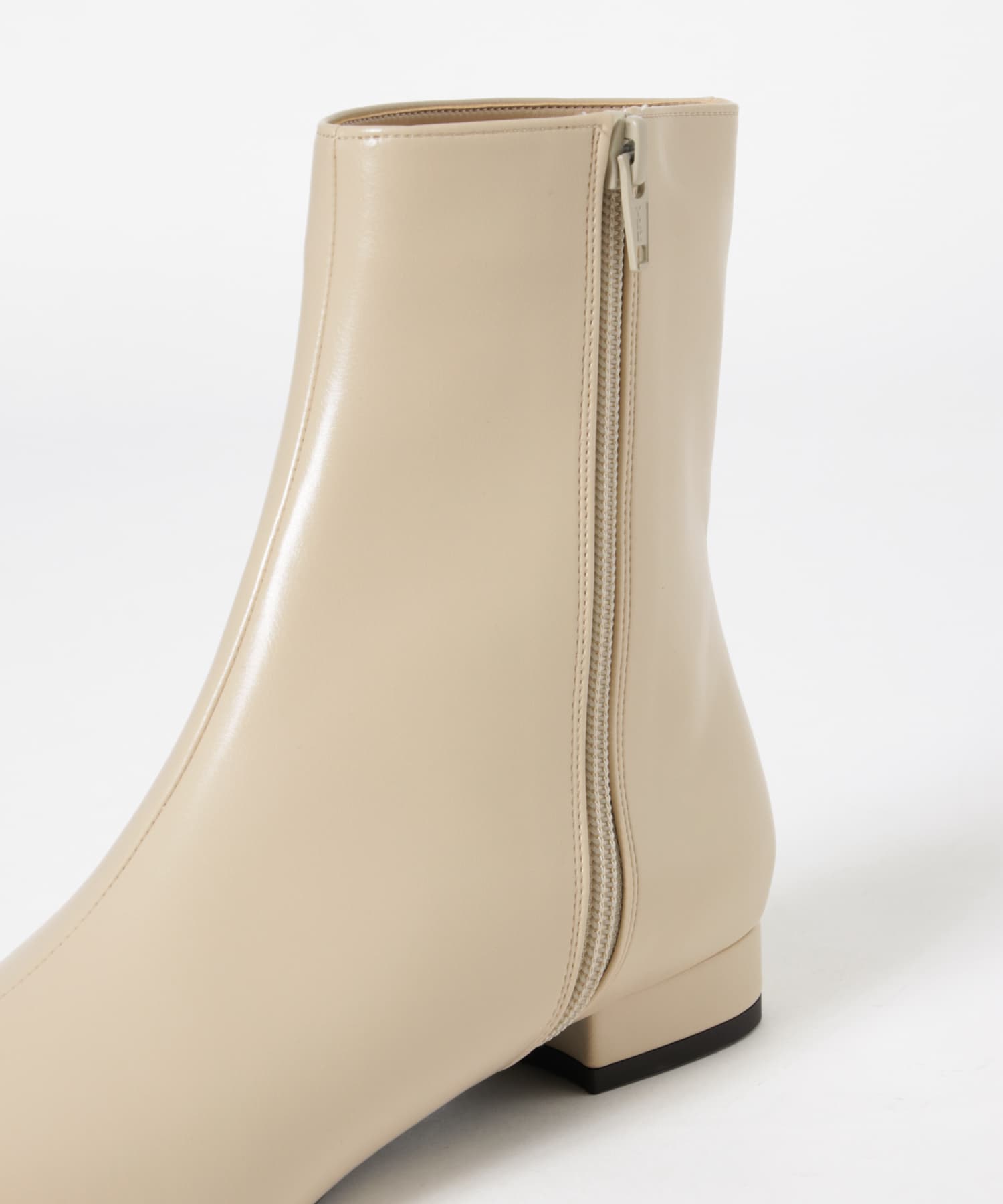 『MADE IN JAPAN』スクエアトゥローヒールショートブーツ IVORY 23.5