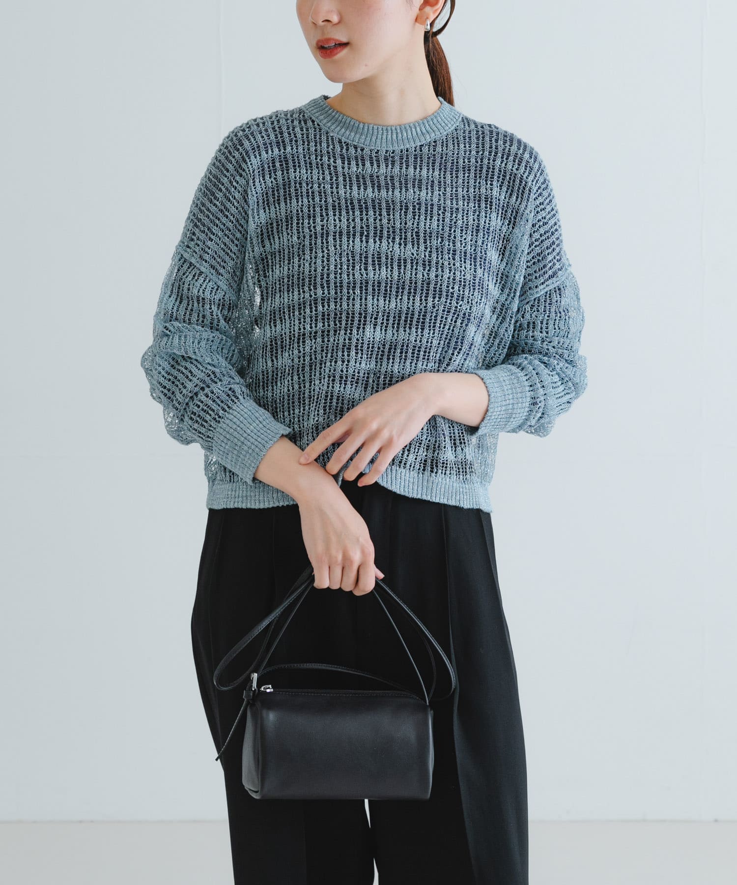 シアーラメクルーネックニット