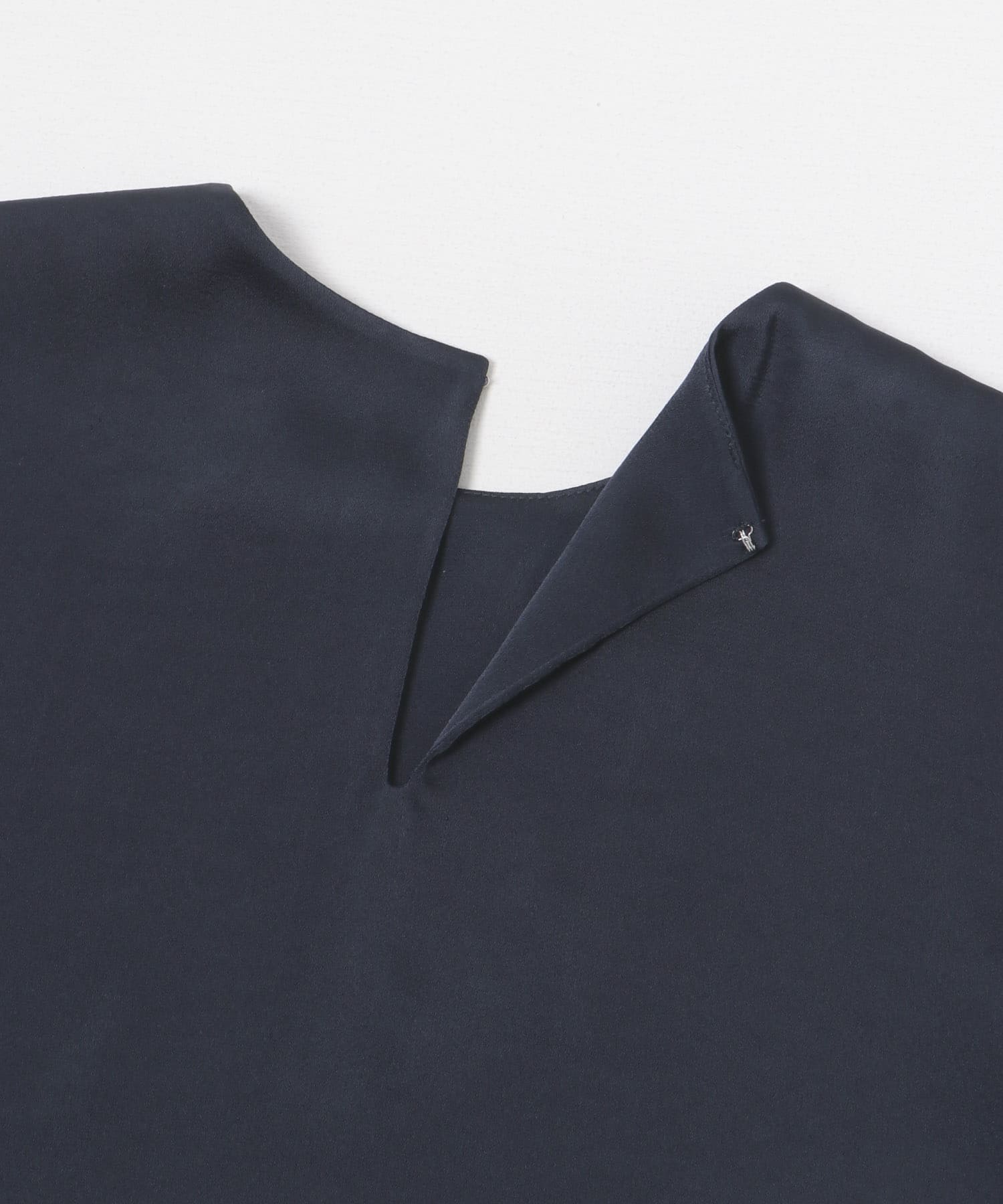 ハーフスリーブサテンブラウス NAVY FREE
