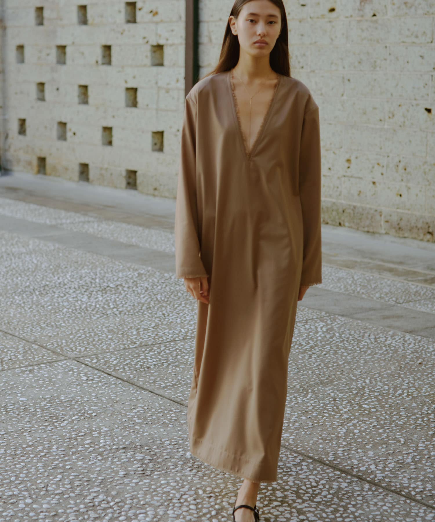 new basic　深Vネックワンピース BEIGE FREE