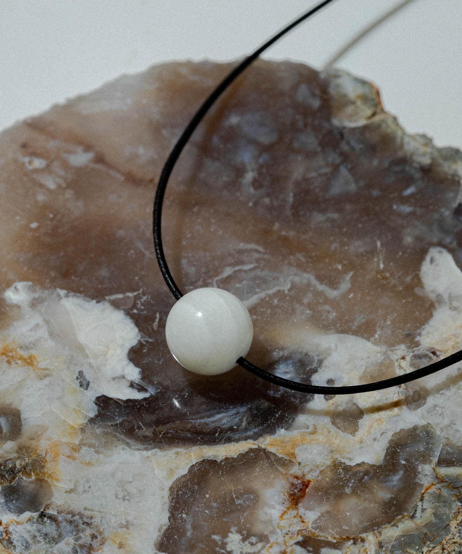 decor『デコール』　Gemstone Choker MOP -