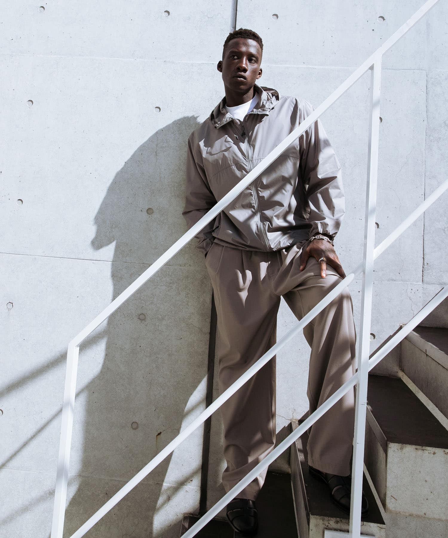 GRAY