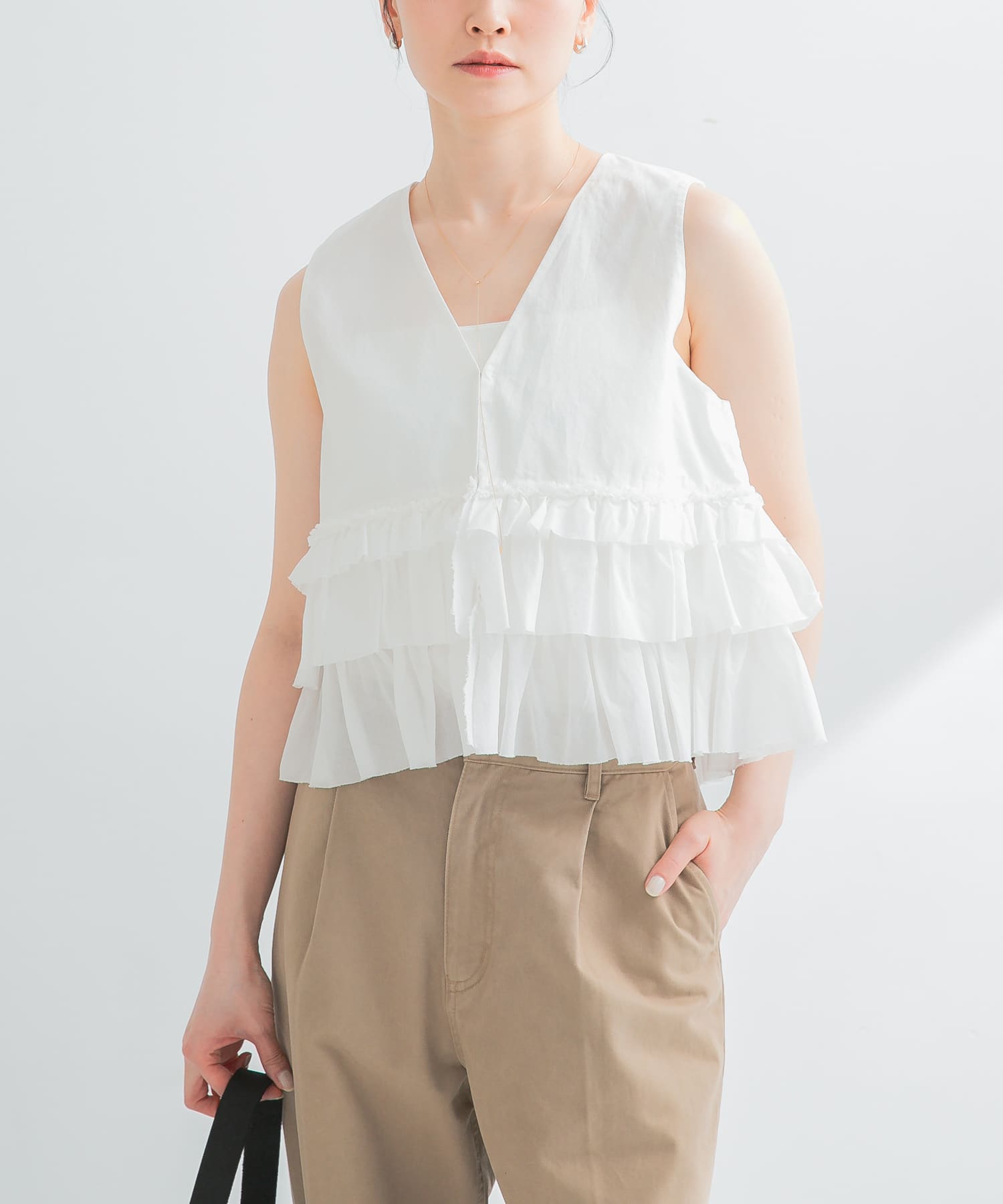 ノースリーブフリルブラウス